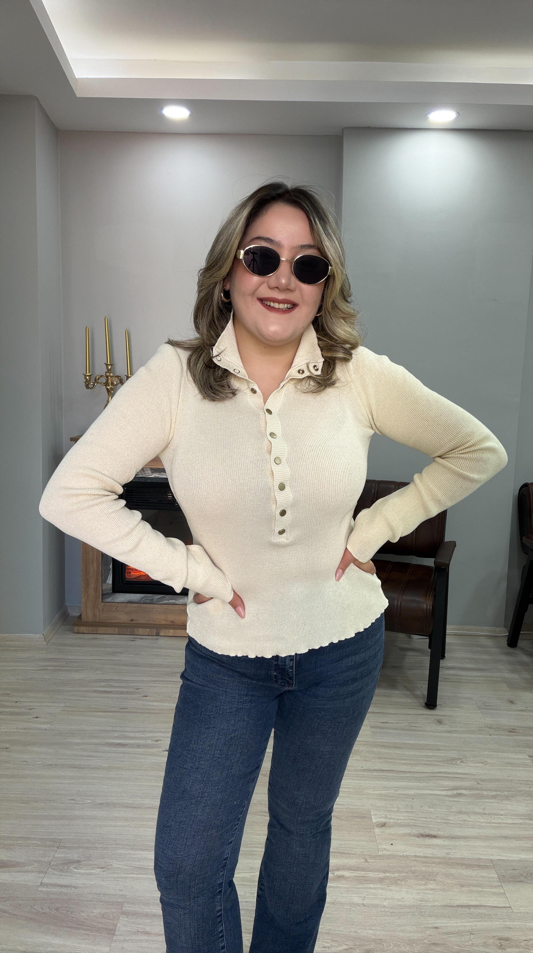 DİK YAKA ÇITÇIT DETAYLI TRİKO TAŞ