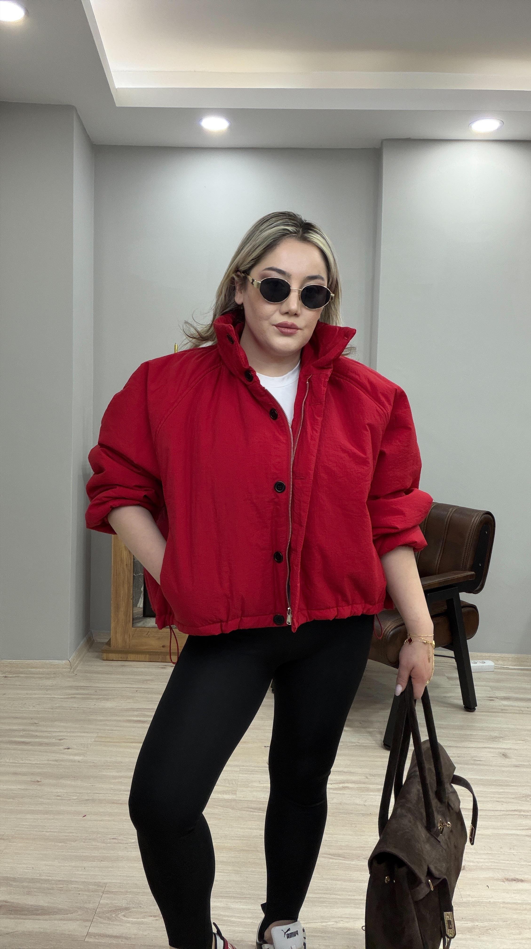 DİK YAKA KAPİTONE MONT KIRMIZI