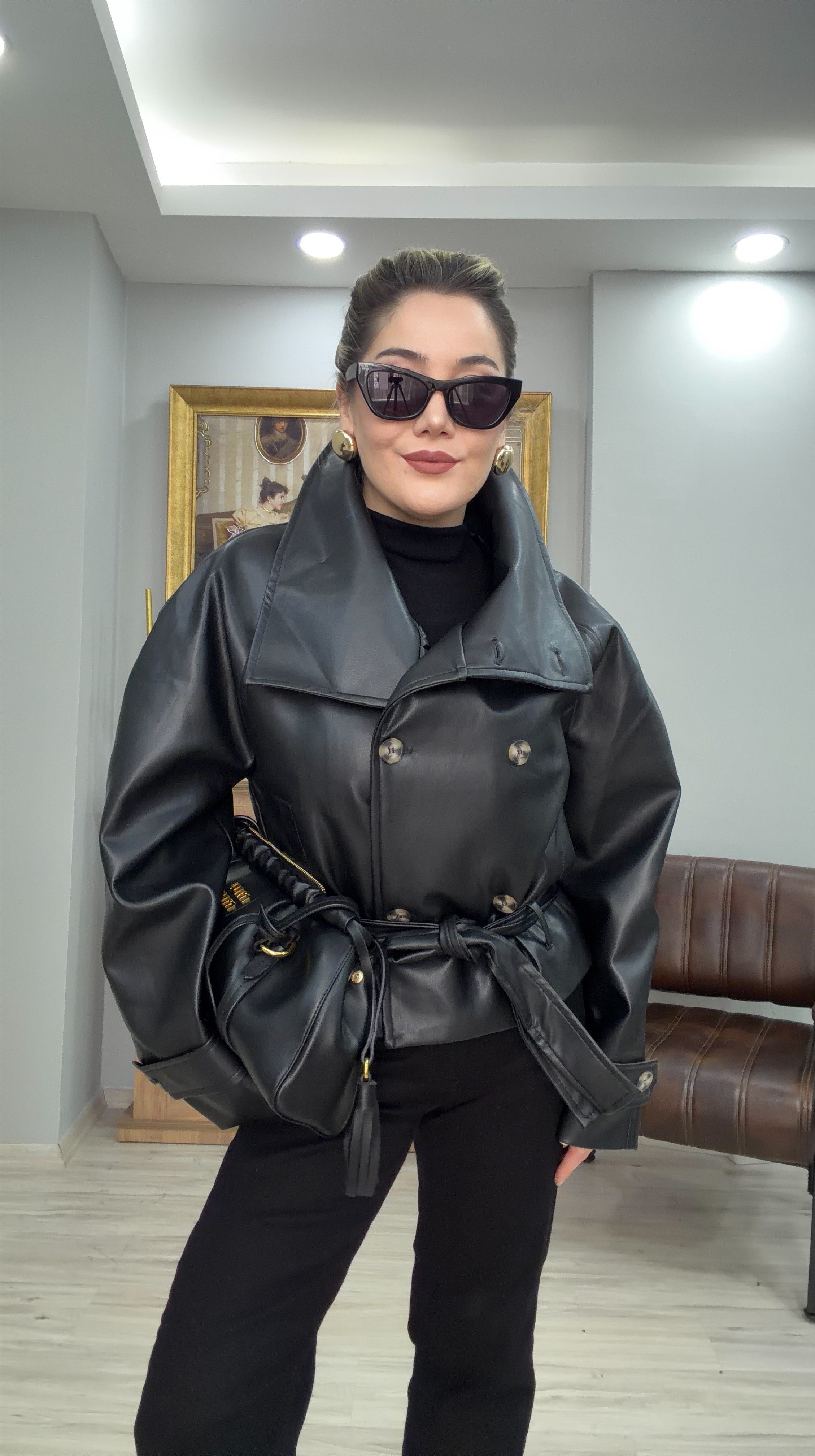 DİK YAKA KUŞAKLI DERİ CEKET SİYAH