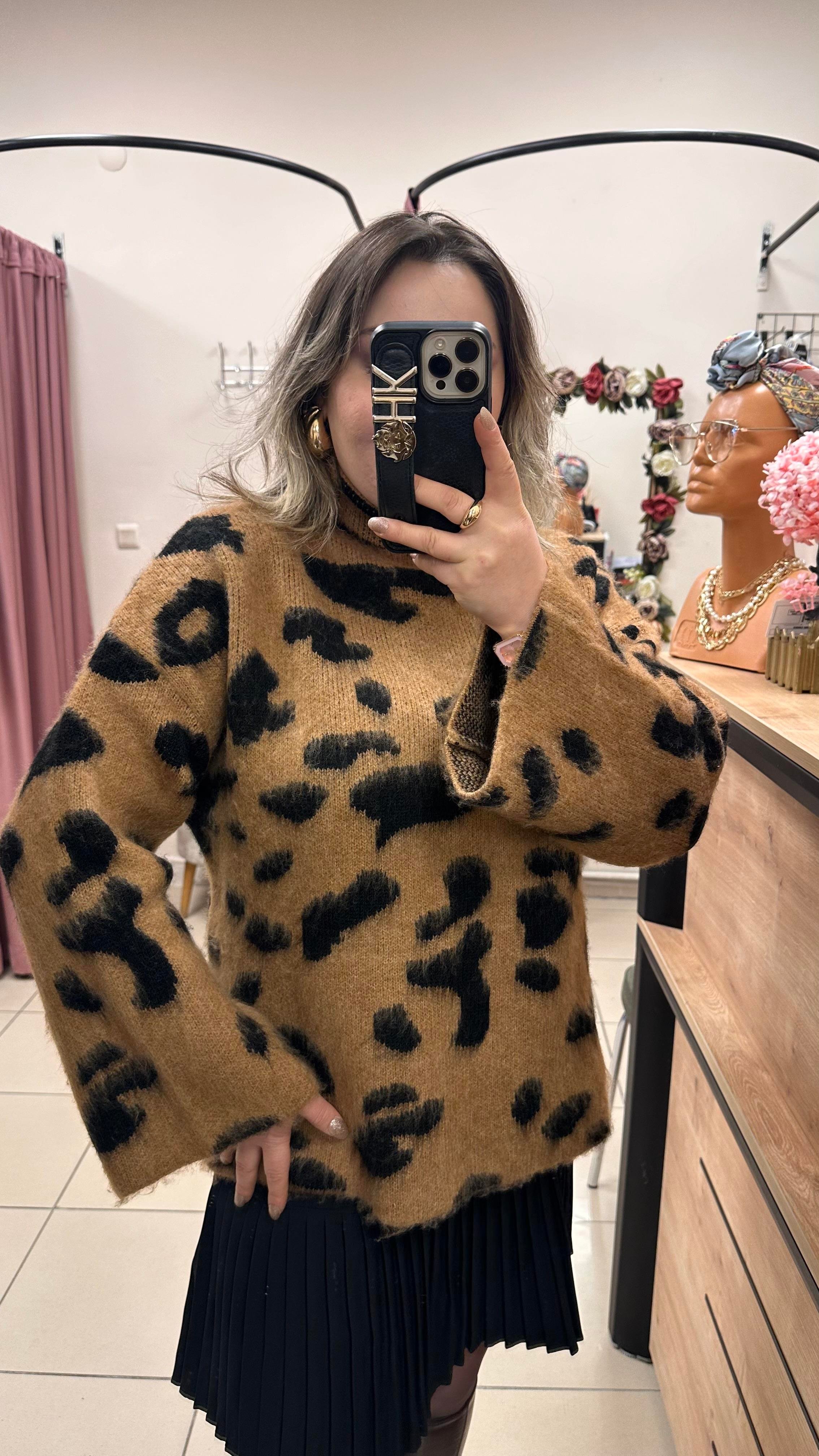 DİK YAKA SALAŞ LEOPAR DESEN KAZAK