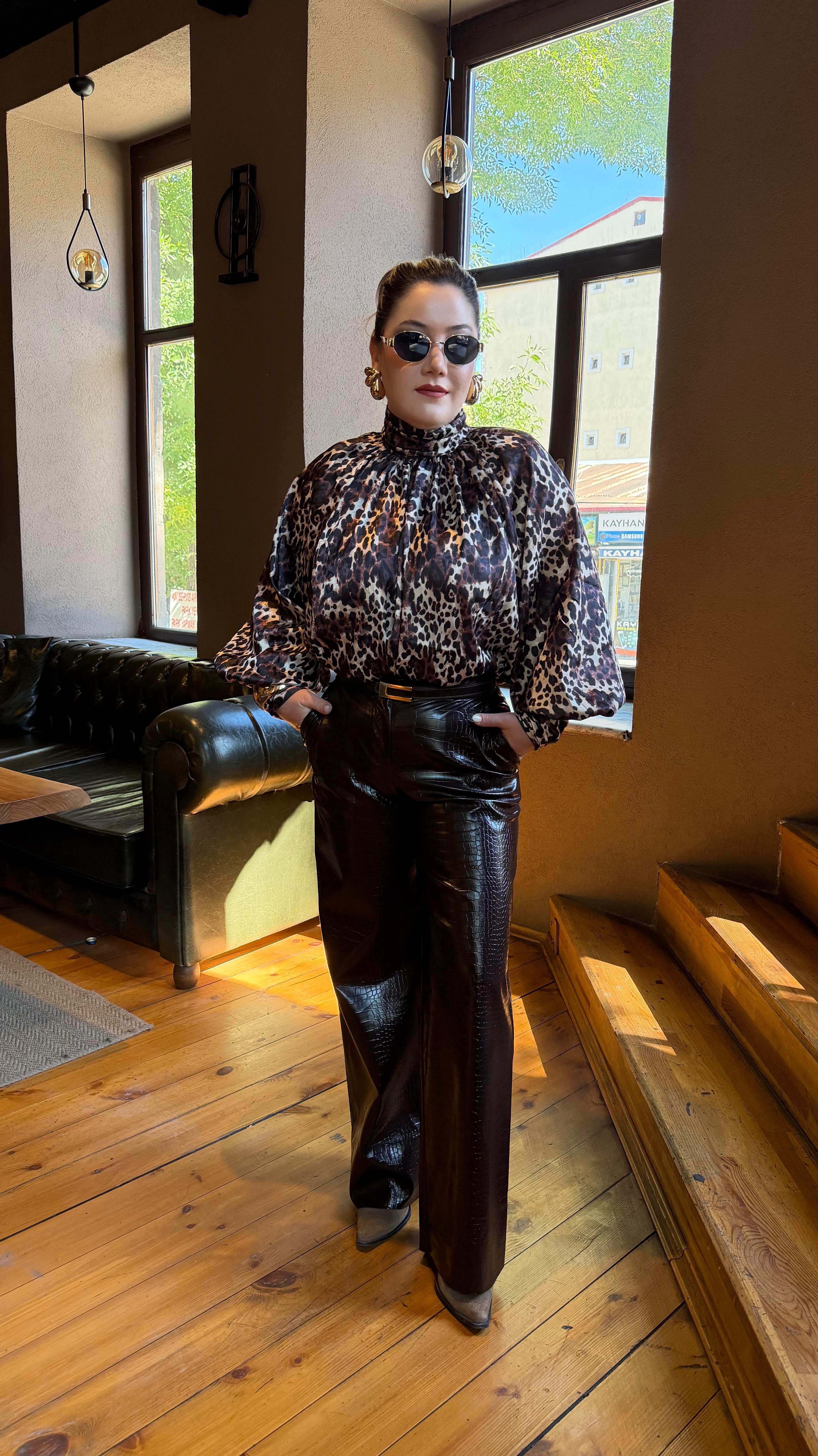 DİK YAKA SATEN LEOPAR DESEN BLUZ