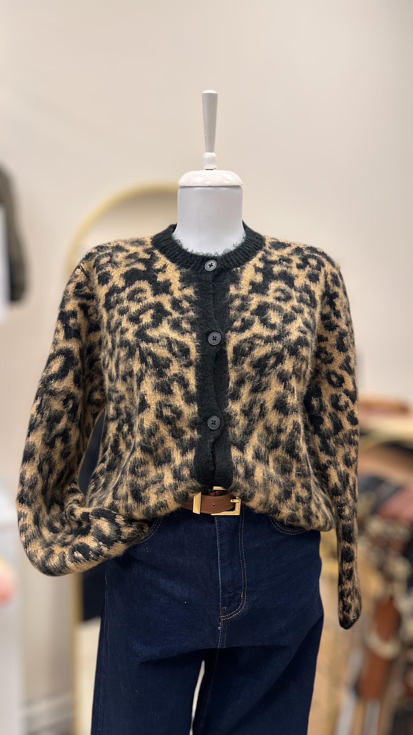DOKULU DÜĞMELİ LEOPAR HIRKA