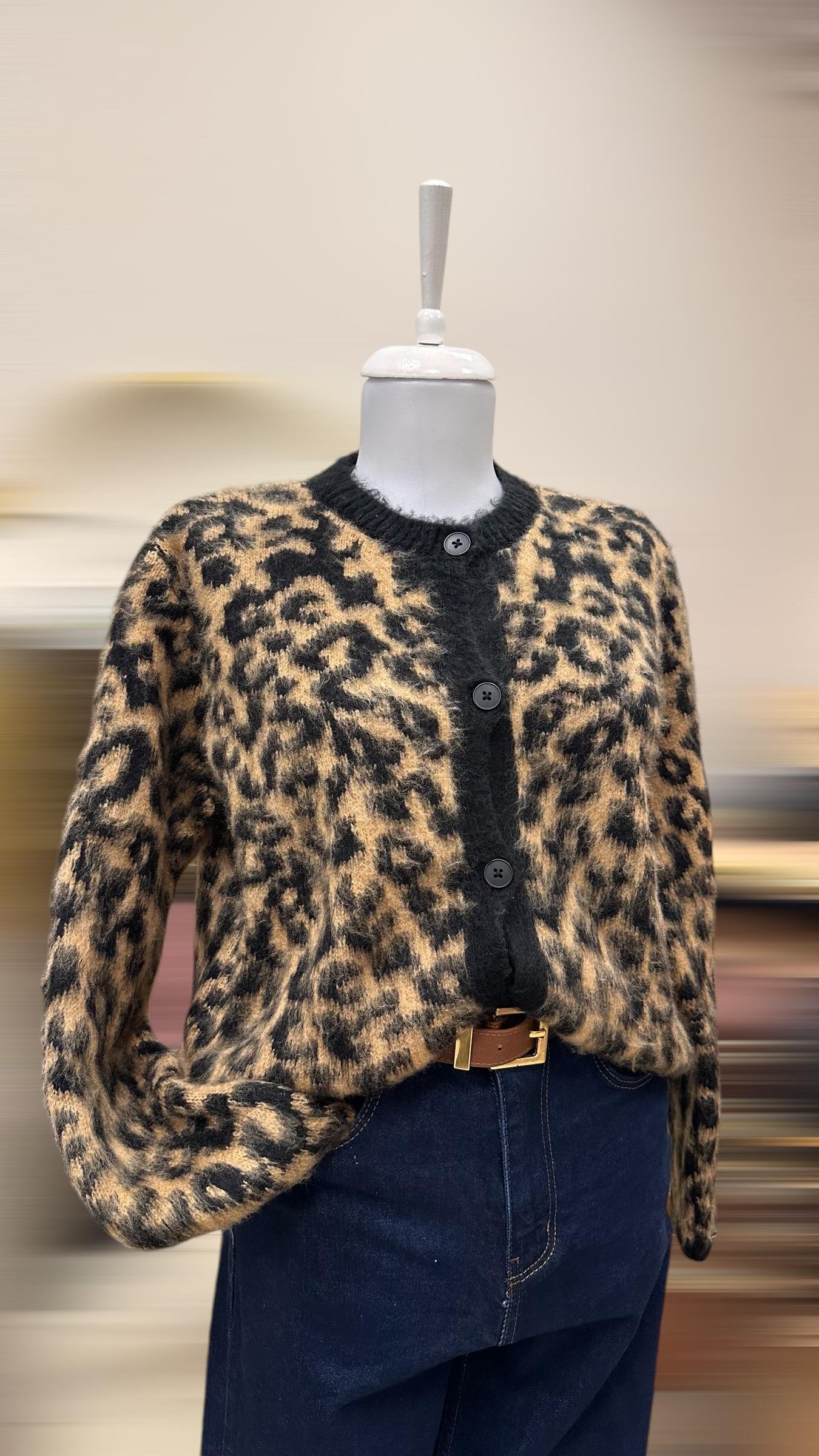DOKULU DÜĞMELİ LEOPAR HIRKA