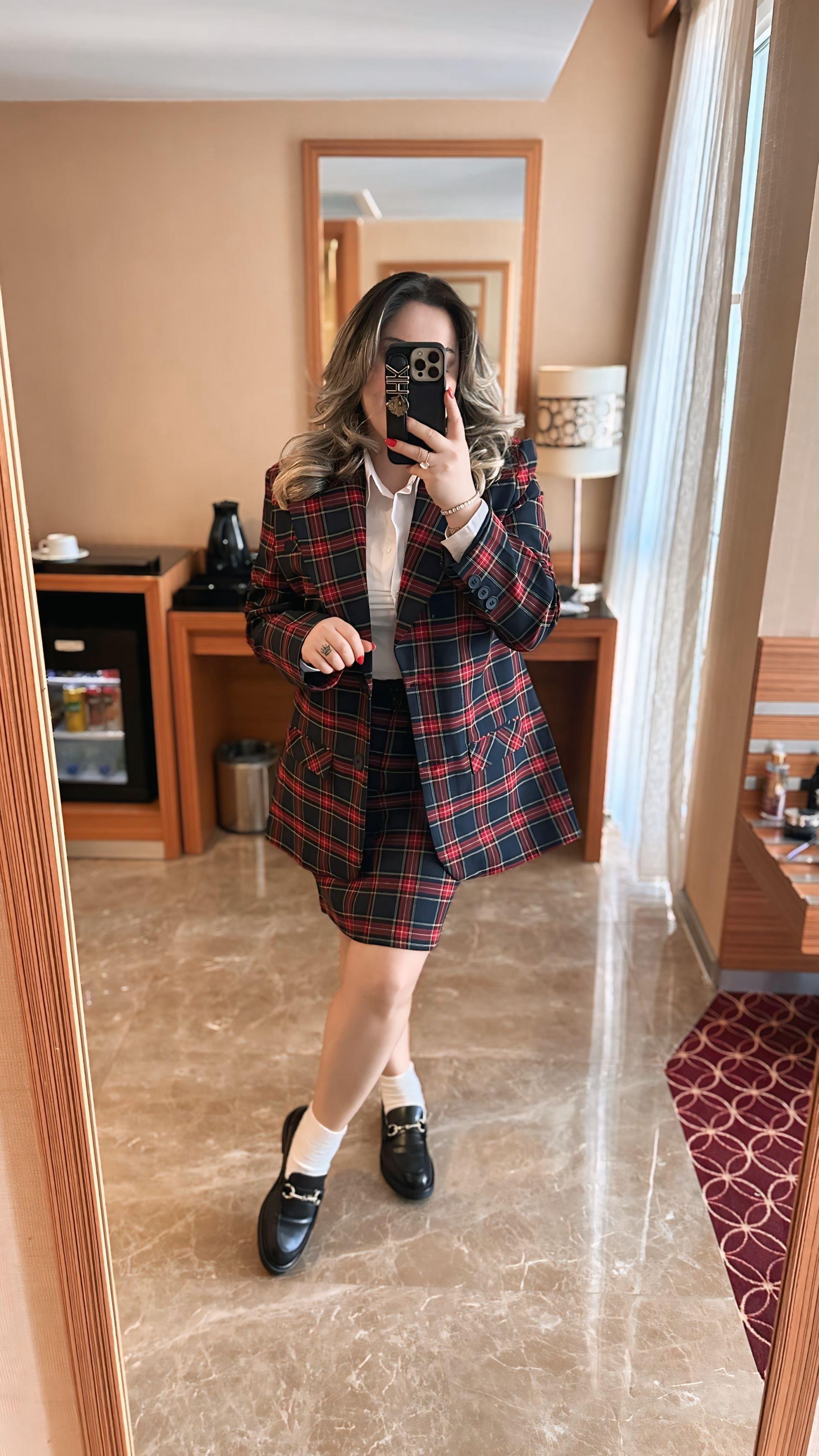 EKOSE DESEN ETEKLİ BLAZER CEKETLİ TAKIM