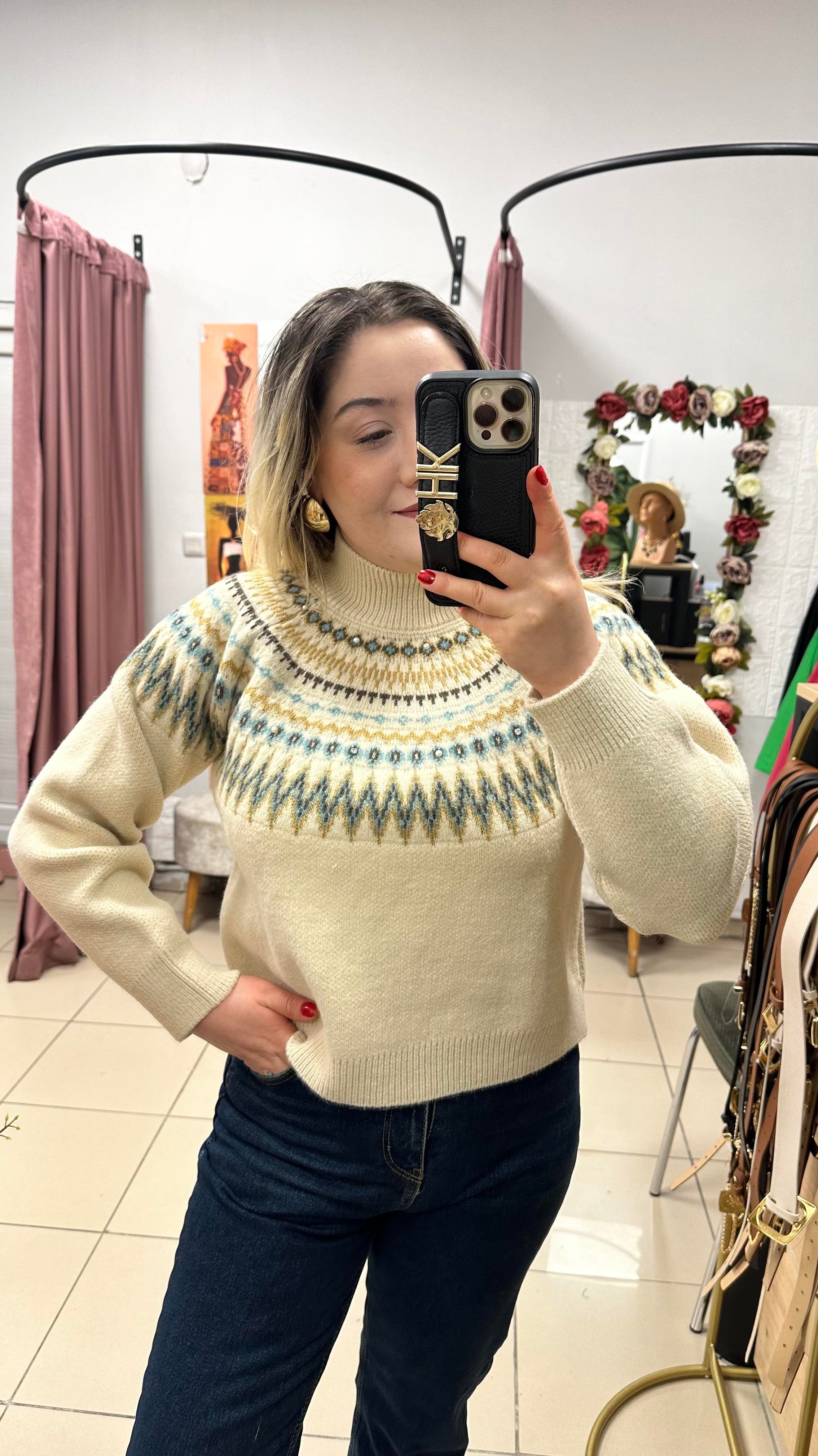 Ekru desenli dik yaka kazak