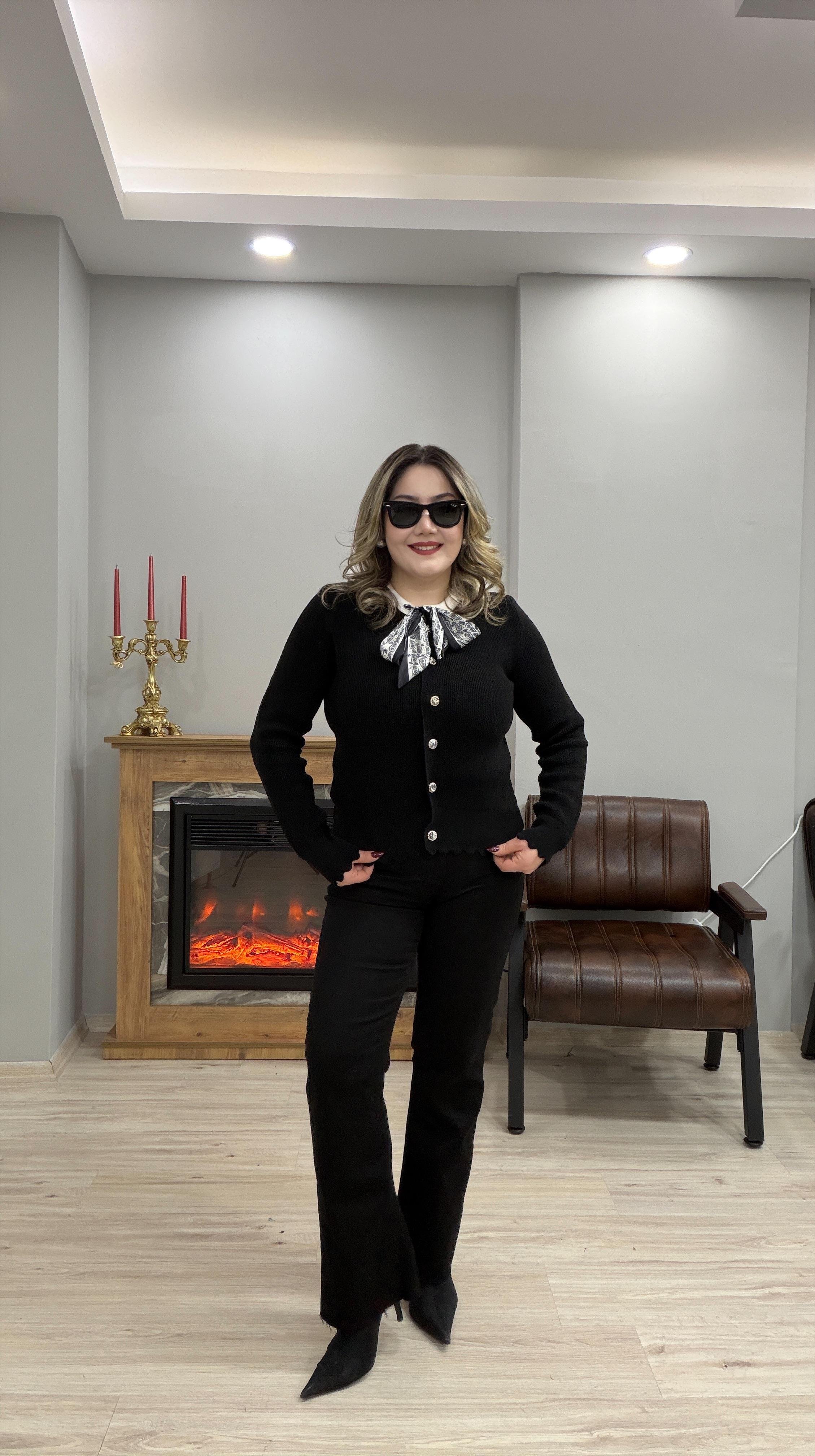 FULARLI DÜĞME DETAYLI HIRKA SİYAH