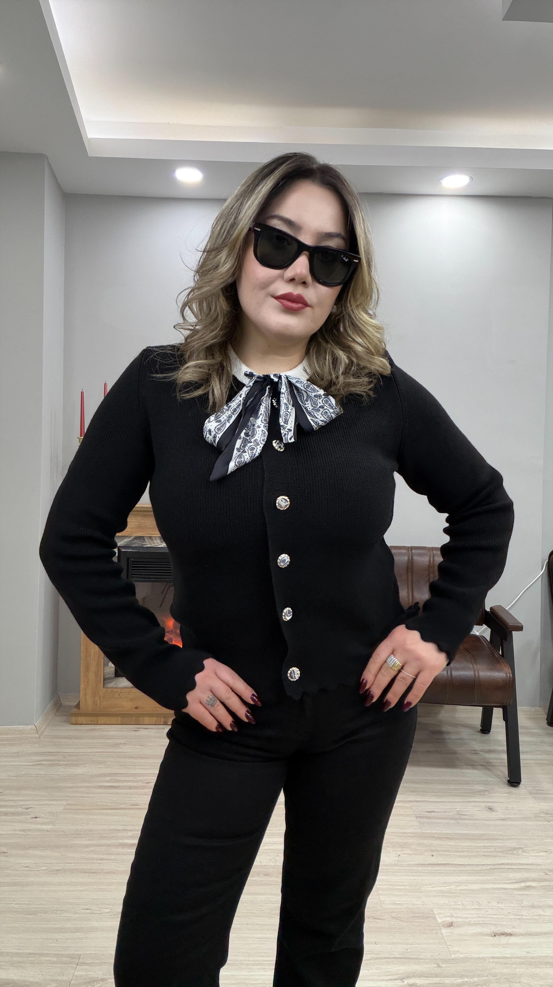FULARLI DÜĞME DETAYLI HIRKA SİYAH