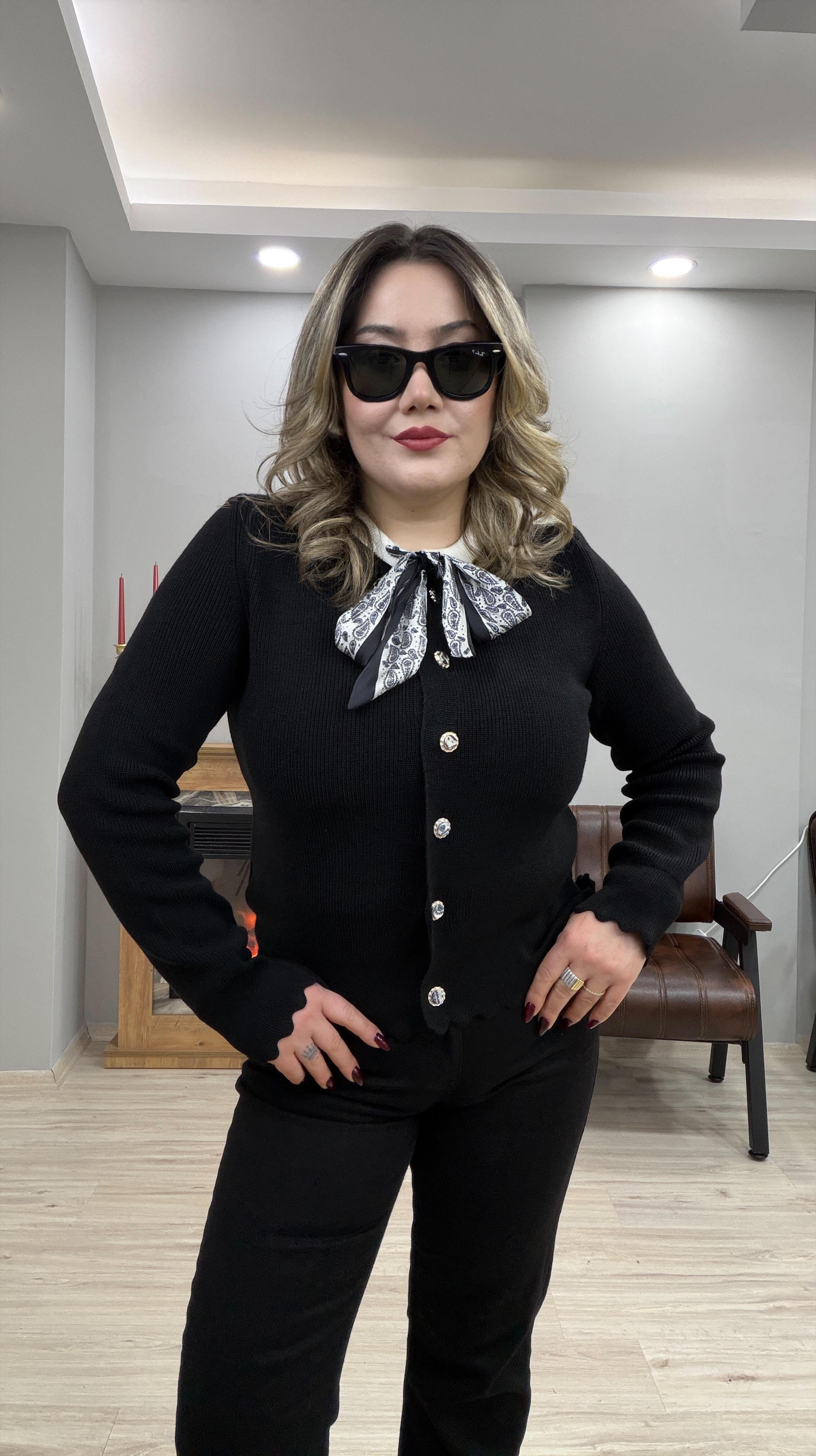 FULARLI DÜĞME DETAYLI HIRKA SİYAH