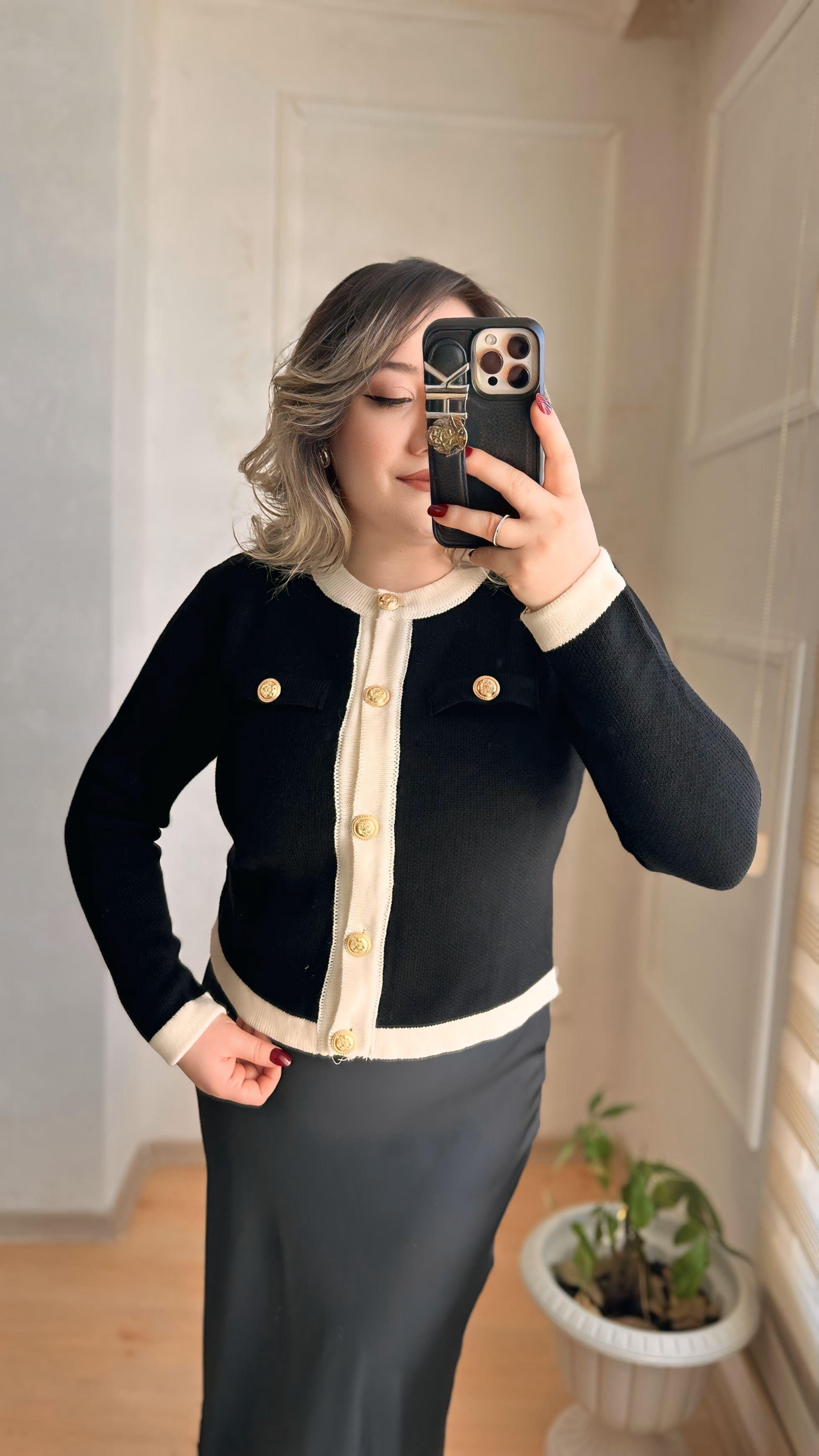 GOLD DÜĞMELİ BEYAZ ŞERİTLİ HIRKA