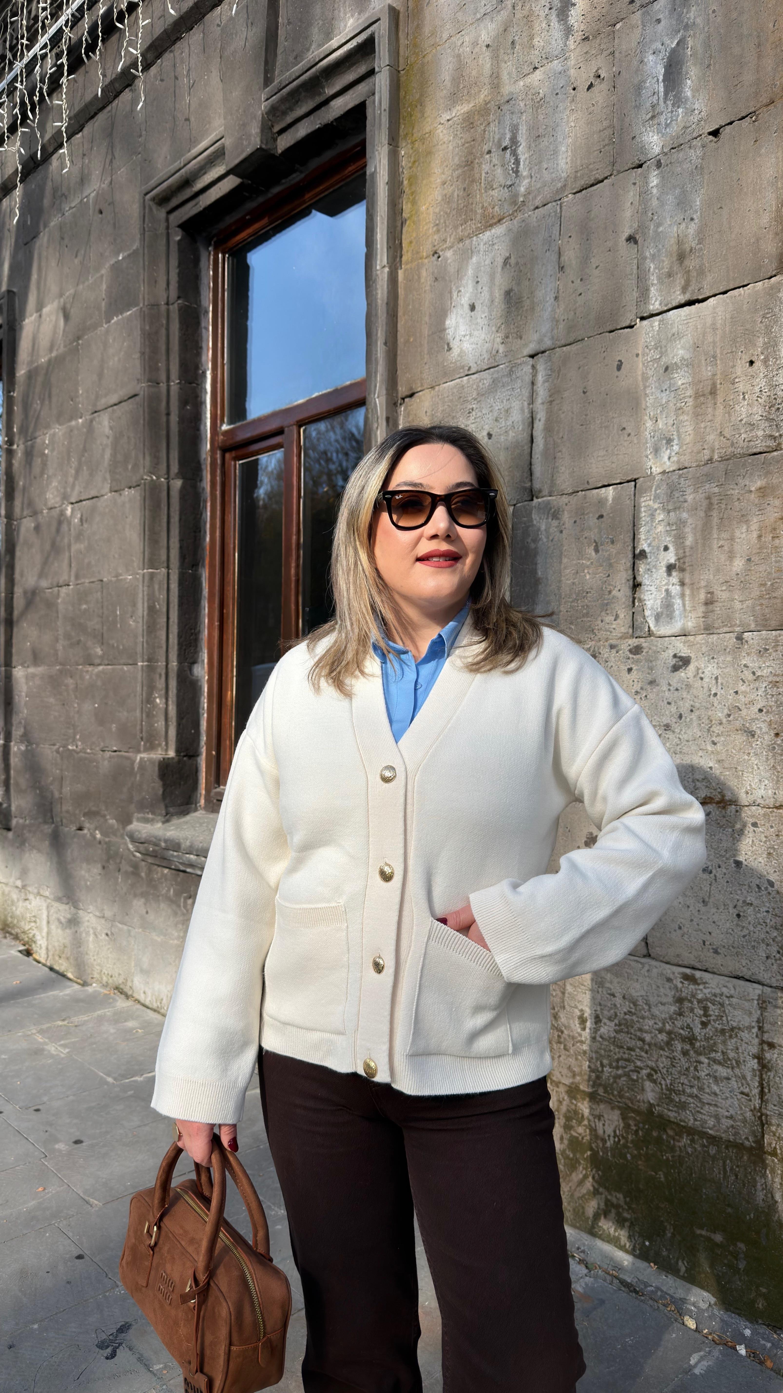 GOLD DÜĞMELİ HIRKA KREM
