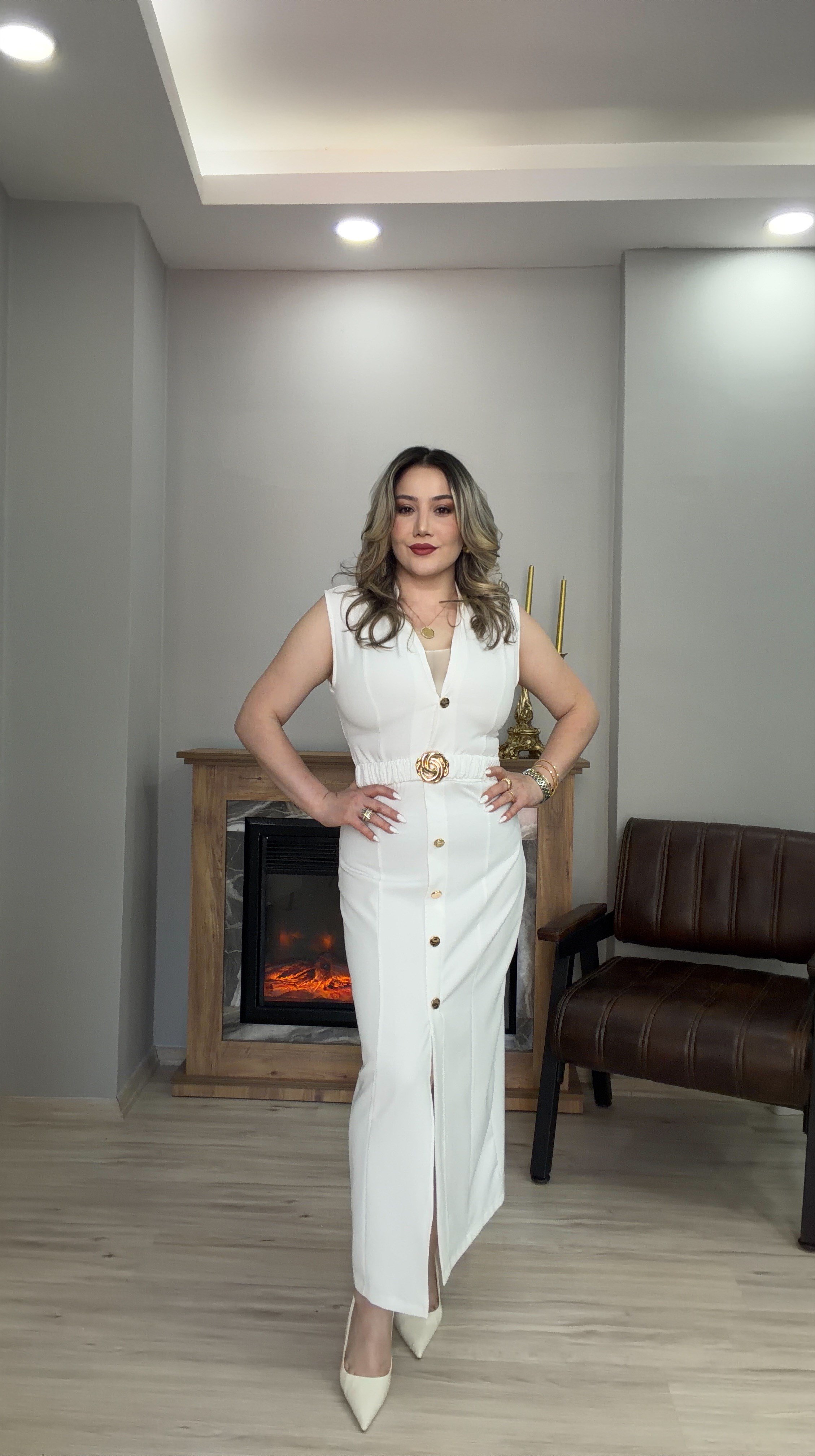 GOLD DÜĞMELİ TOKALI KOLSUZ ELBİSE EKRU