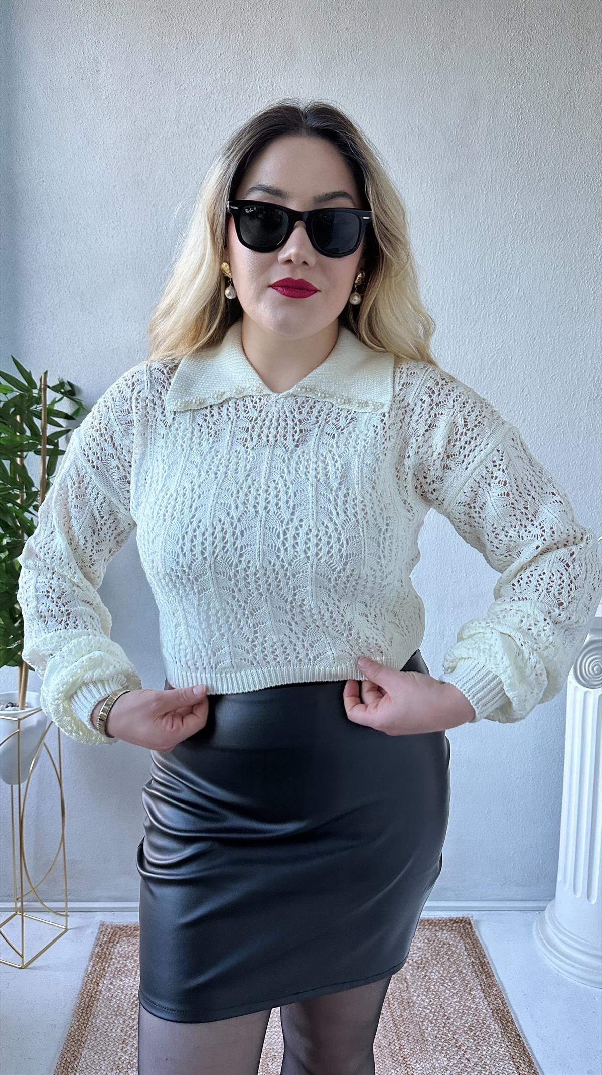 İnci Yaka Ajurlu Crop Kazak Ekru