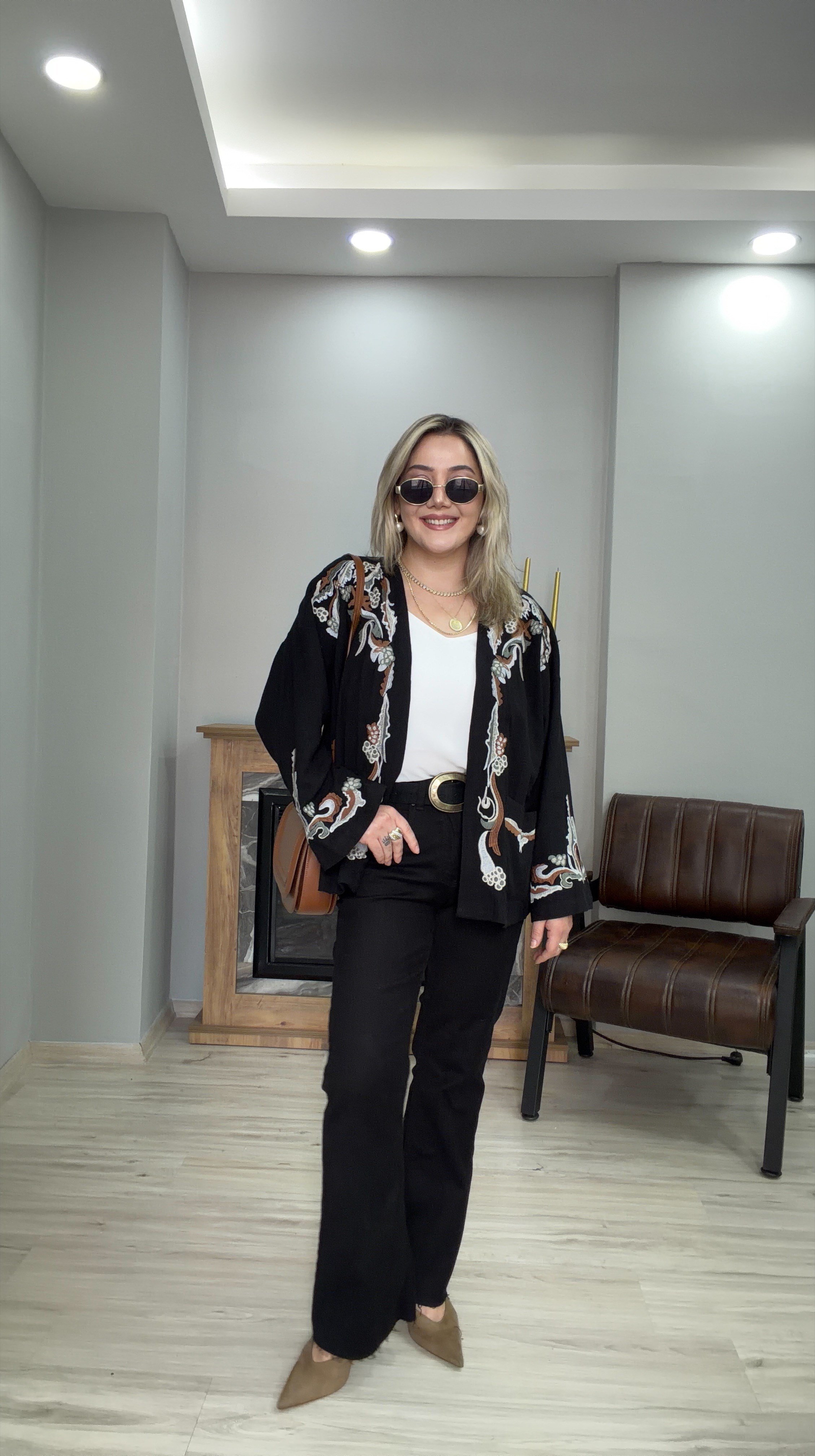 İŞLEME DETAYLI KETEN KİMONO SİYAH