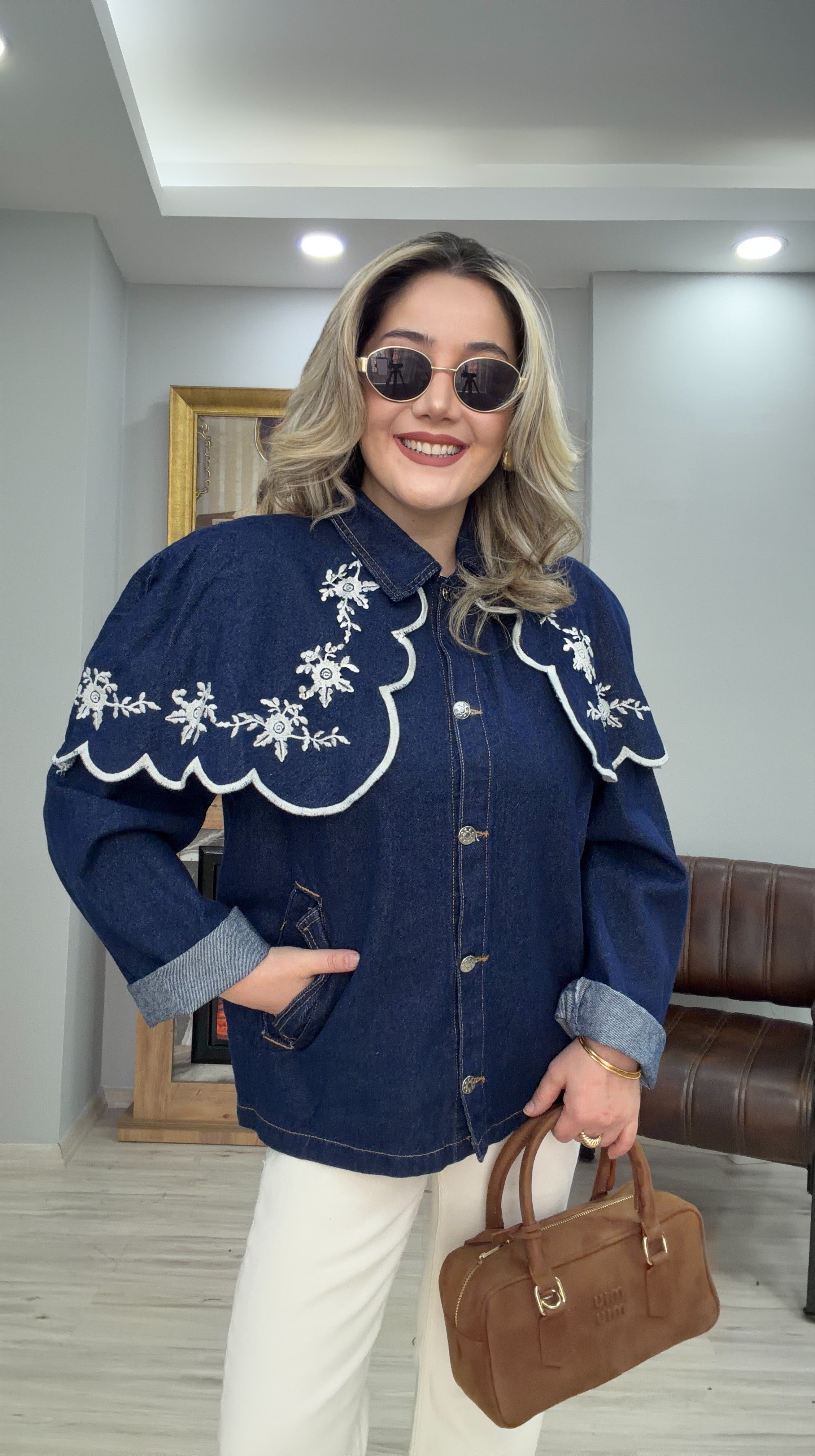 İŞLEME DETAYLI PELERİNLİ JEAN CEKET LACİVERT