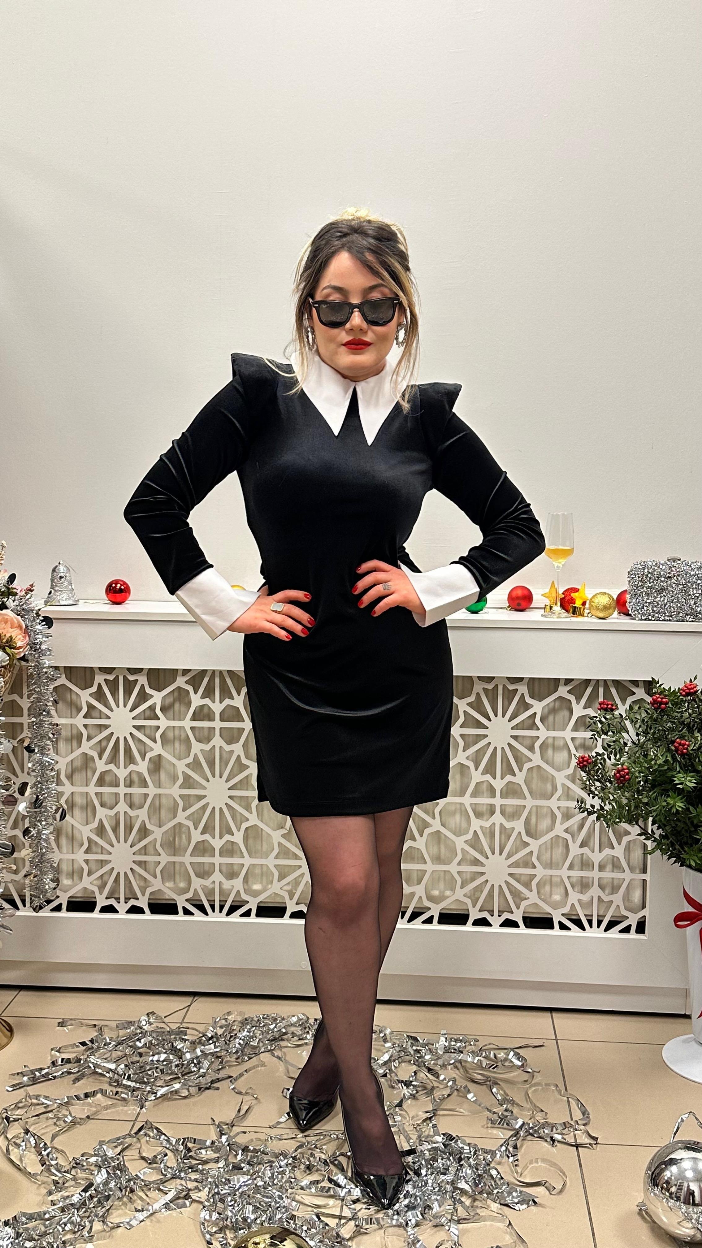 Kadife Yaka detaylı elbise