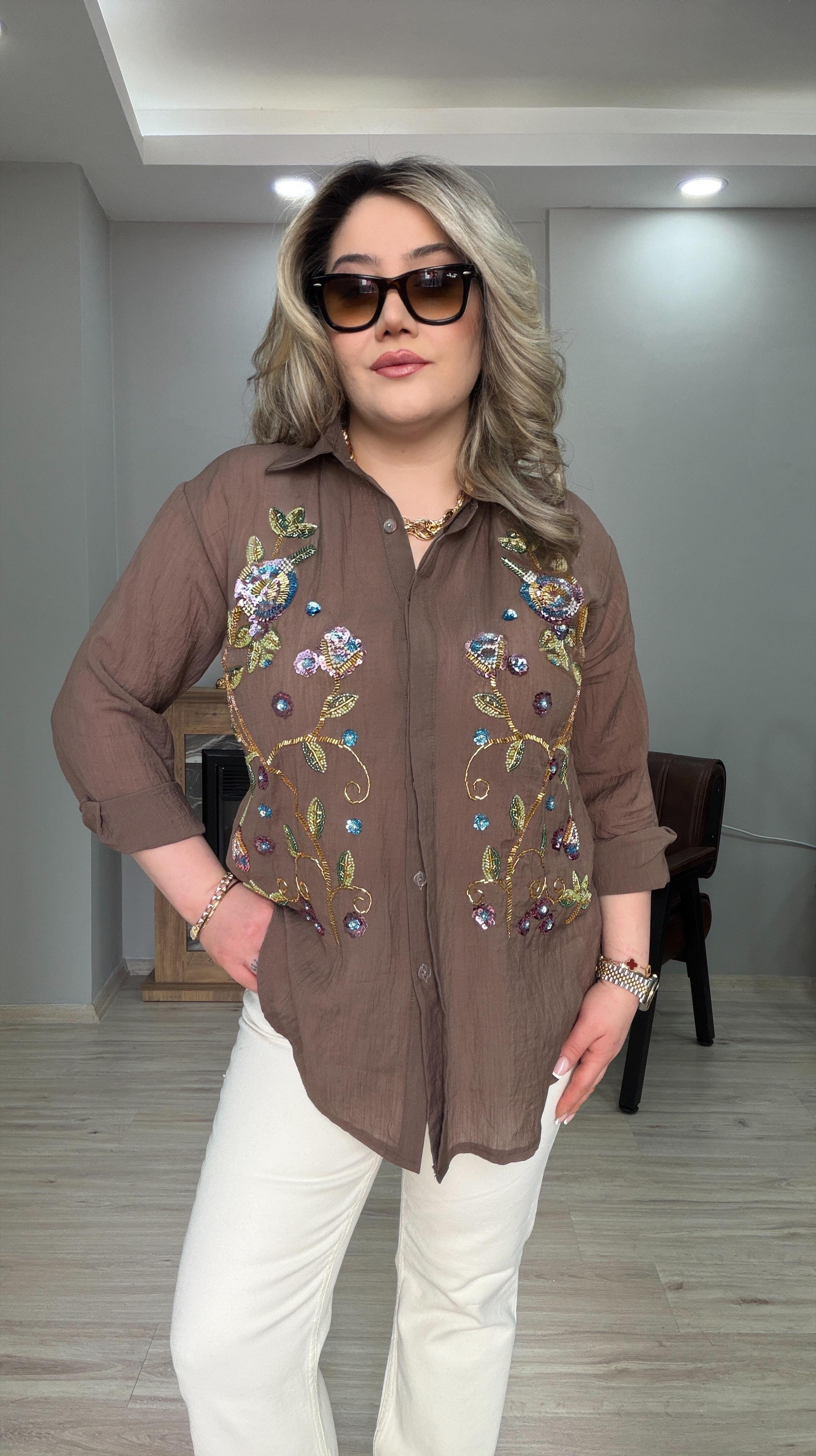 KAHVE İŞLEMELİ GÖMLEK 