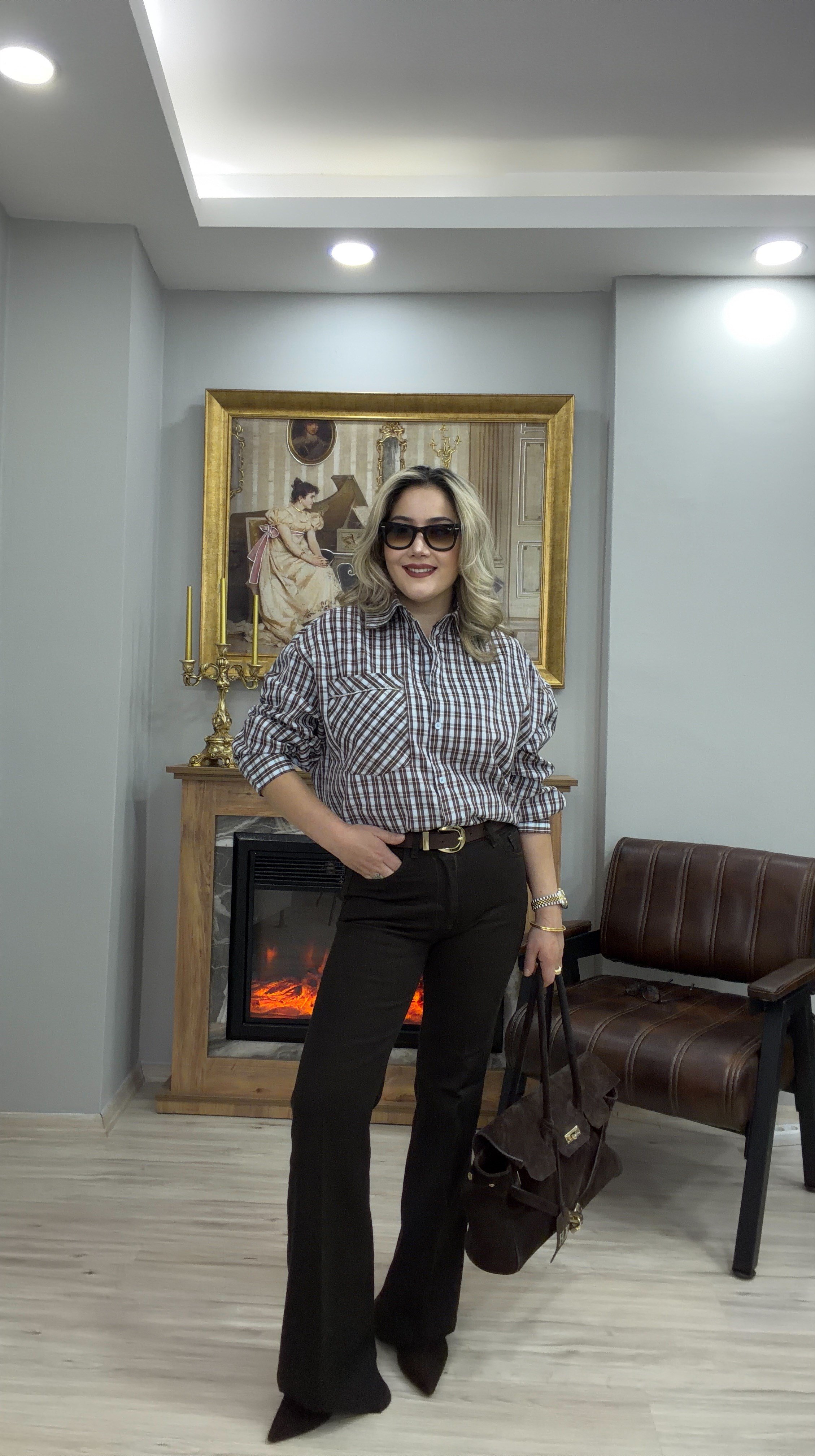 KARELİ TAŞ DETAYLI POPLİN GÖMLEK KAHVE