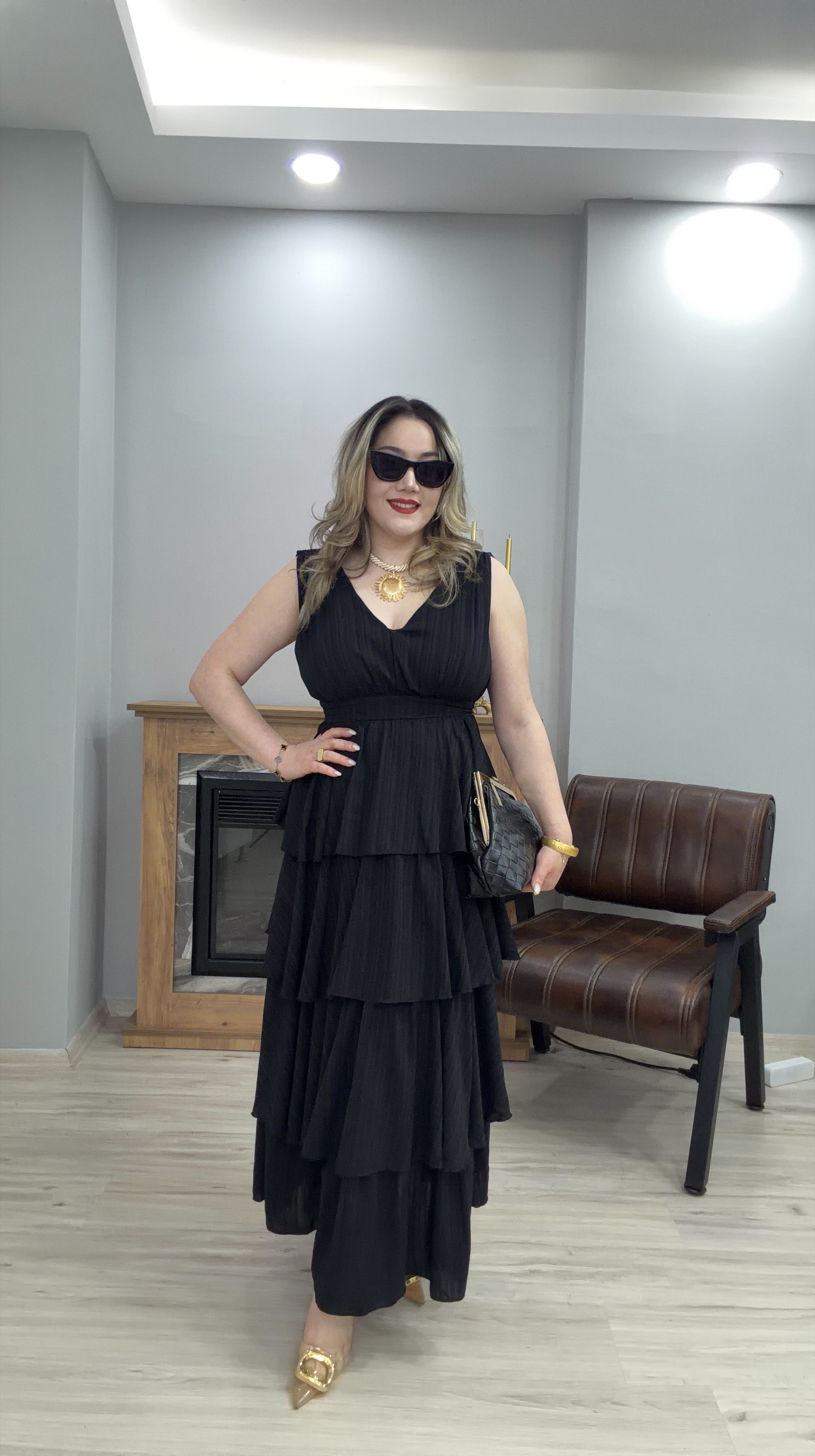 KATLI V YAKA ASKILI ELBİSE SİYAH