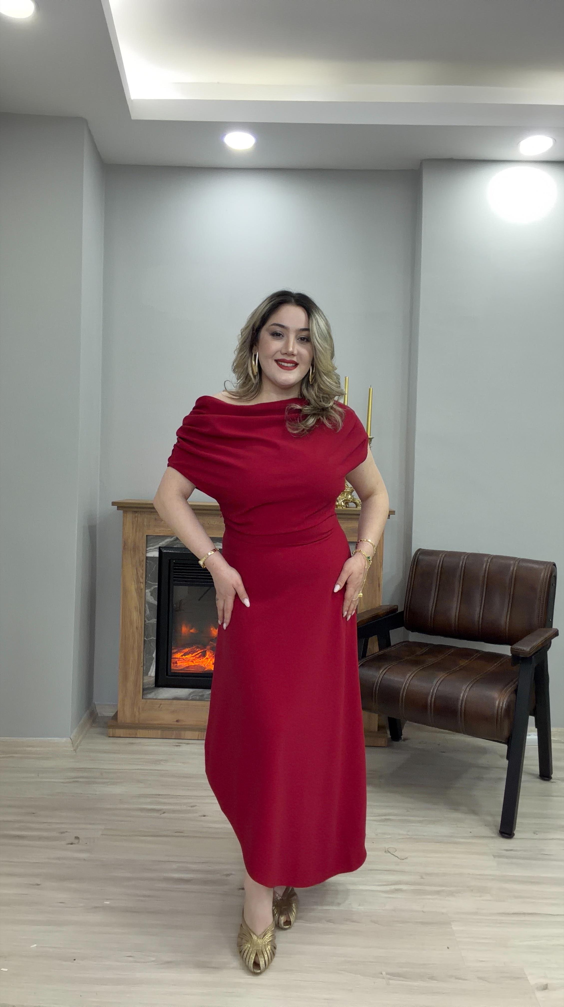 KAYIK YAKA OMUZ DRAPELİ ELBİSE KIRMIZI