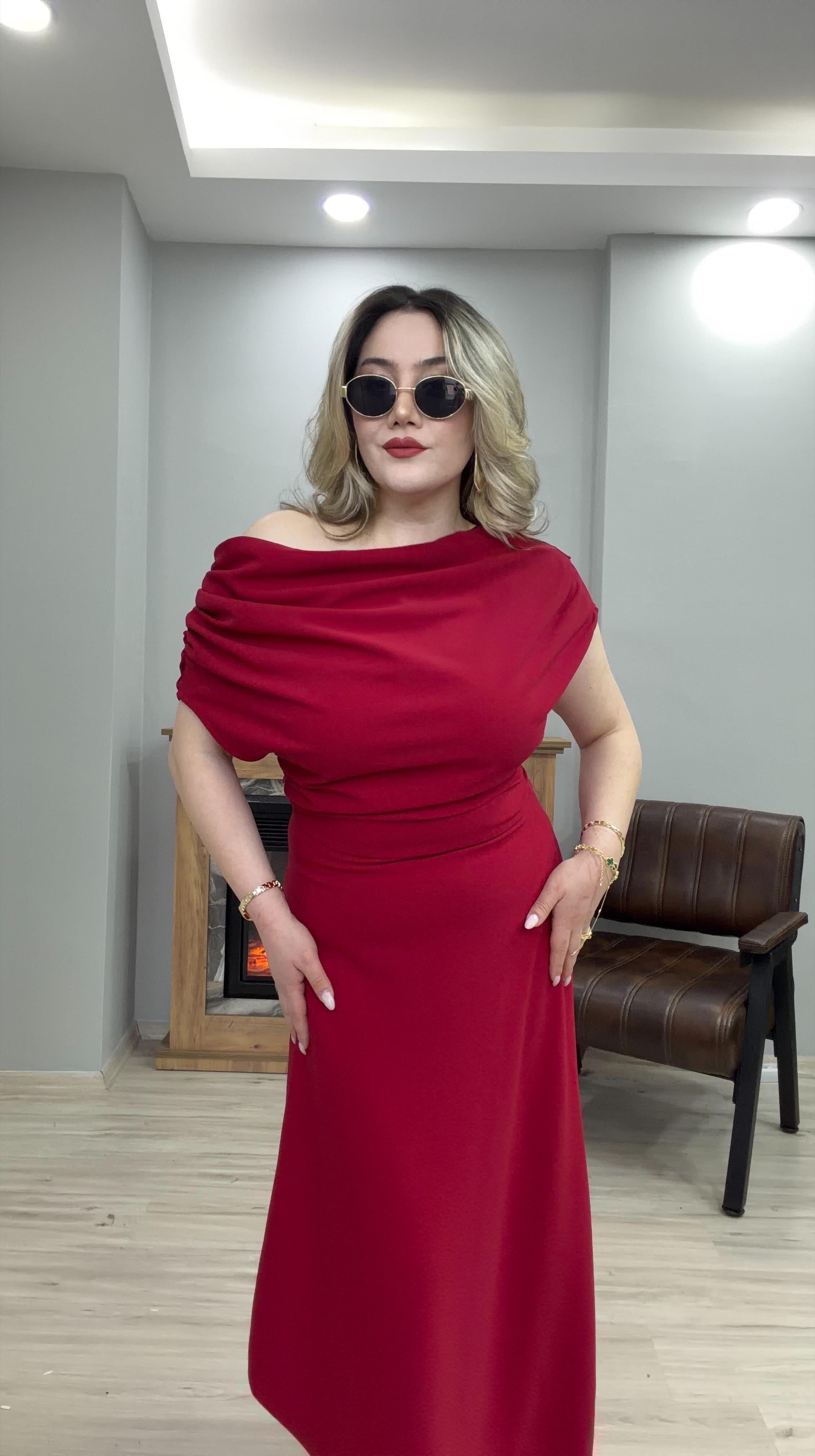 KAYIK YAKA OMUZ DRAPELİ ELBİSE KIRMIZI