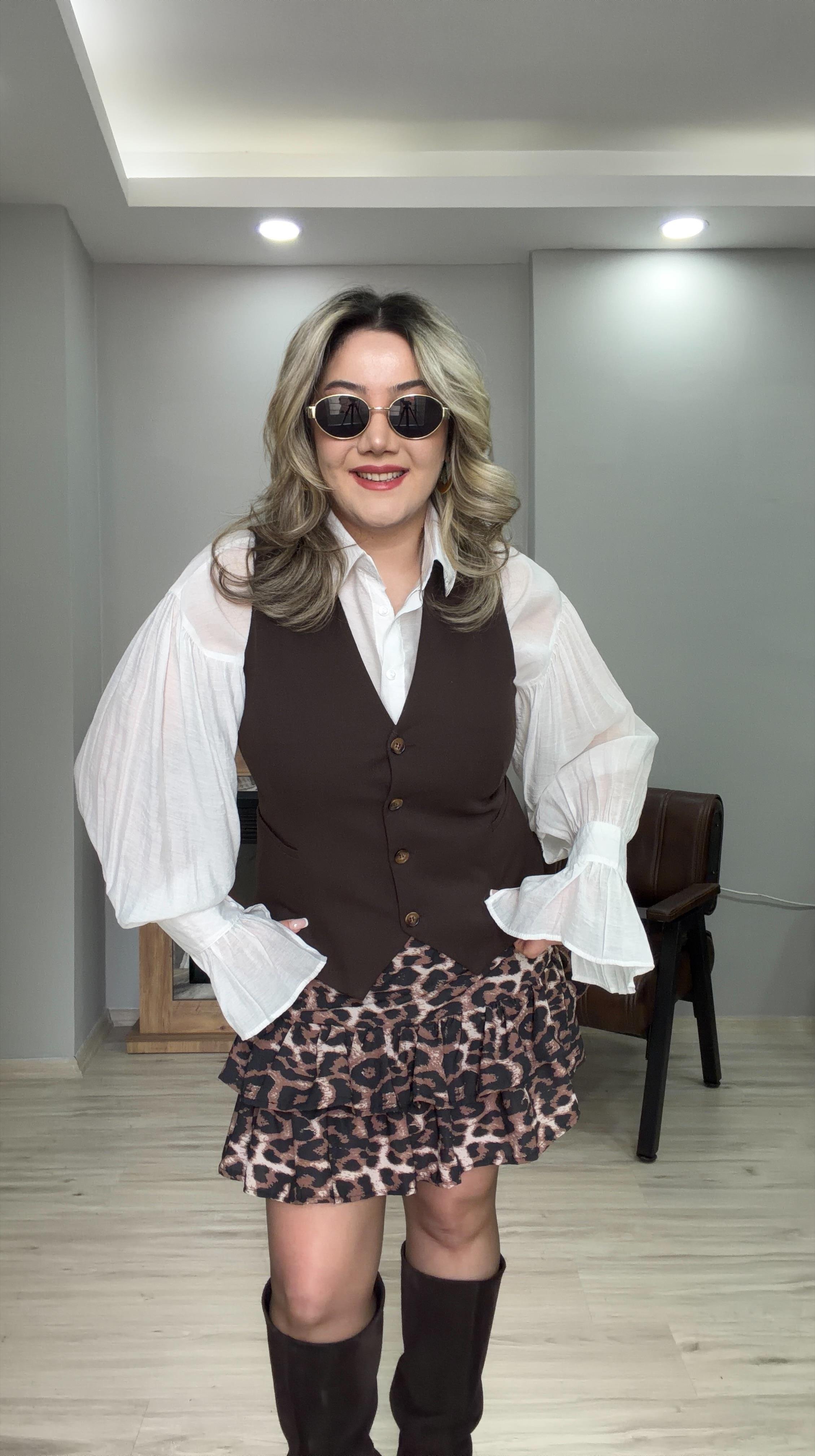 KOLLARI VOLANLI EKRU GÖMLEK