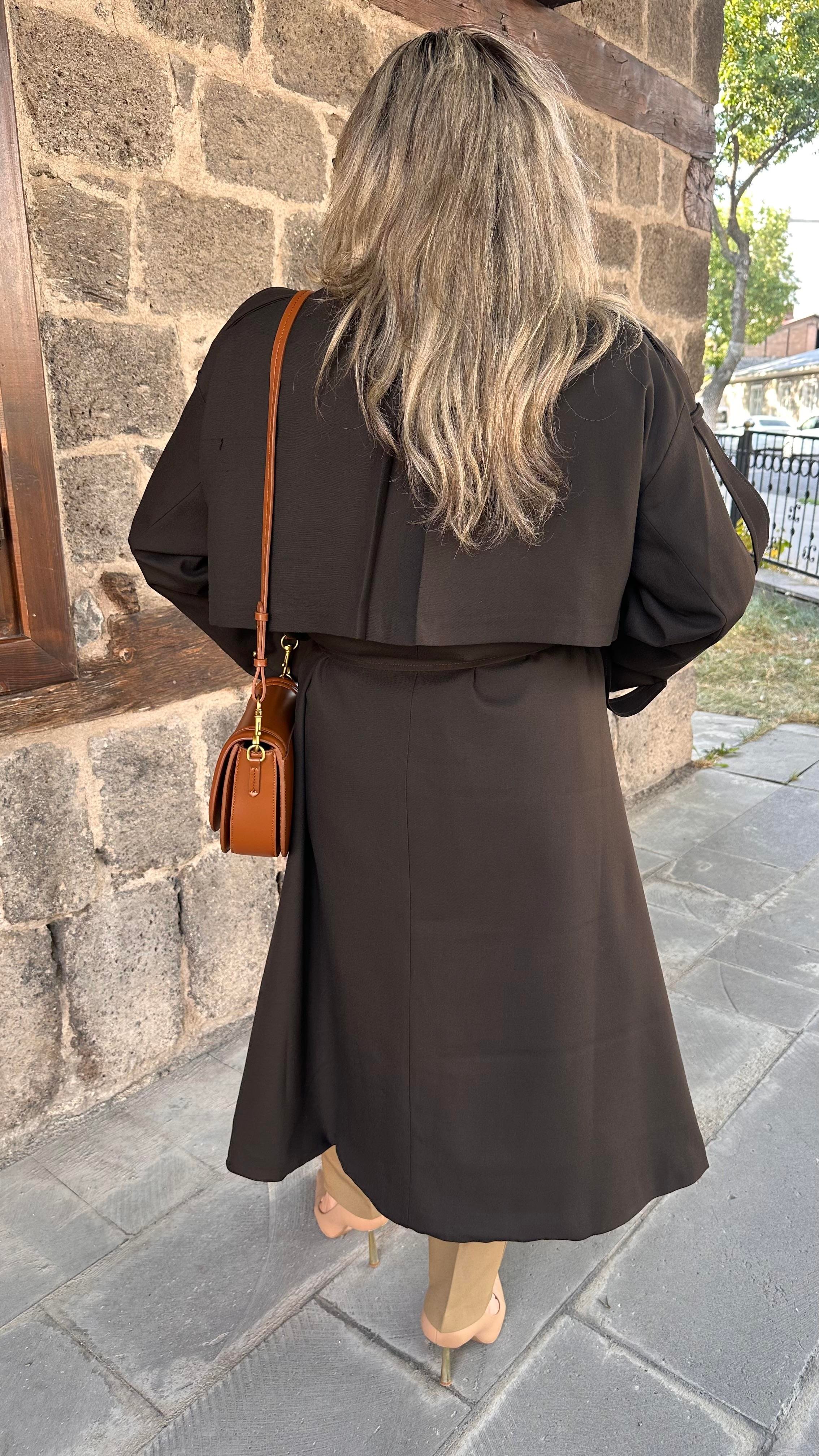 KUŞAKLI MAXİ BOY OMUZ MANŞETLİ TRENÇKOT ACI KAHVE