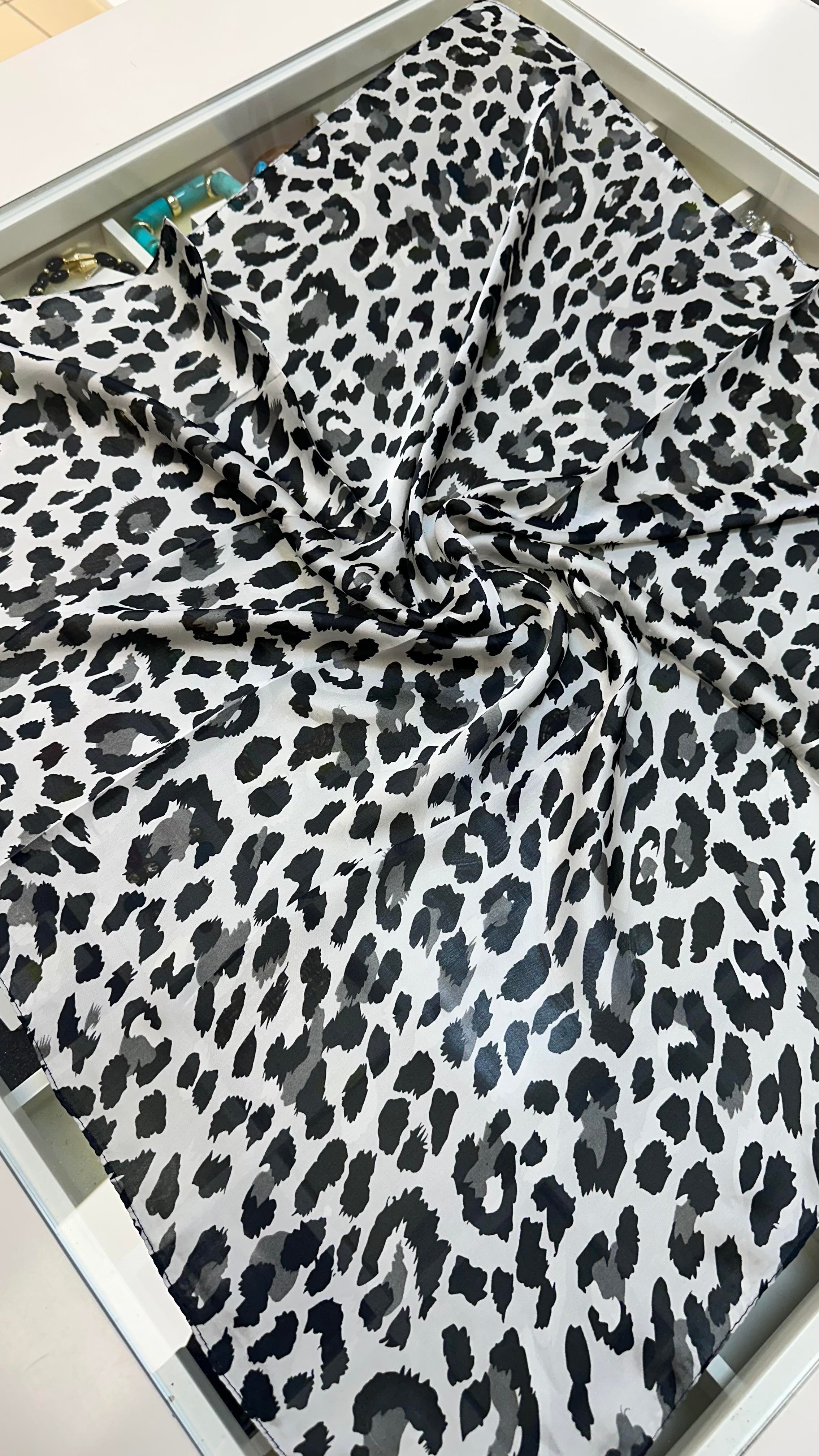 LEOPAR DESEN İPEK SATEN ŞAL SİYAH