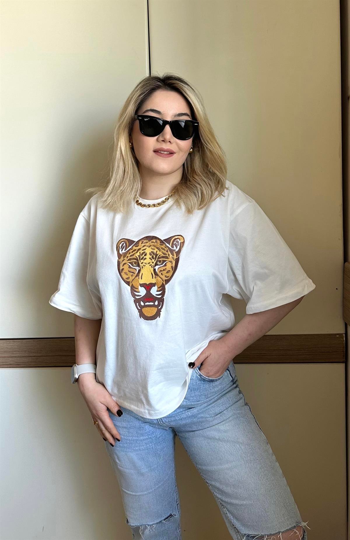 Leopar İşlemeli Bisiklet Yaka Tişört