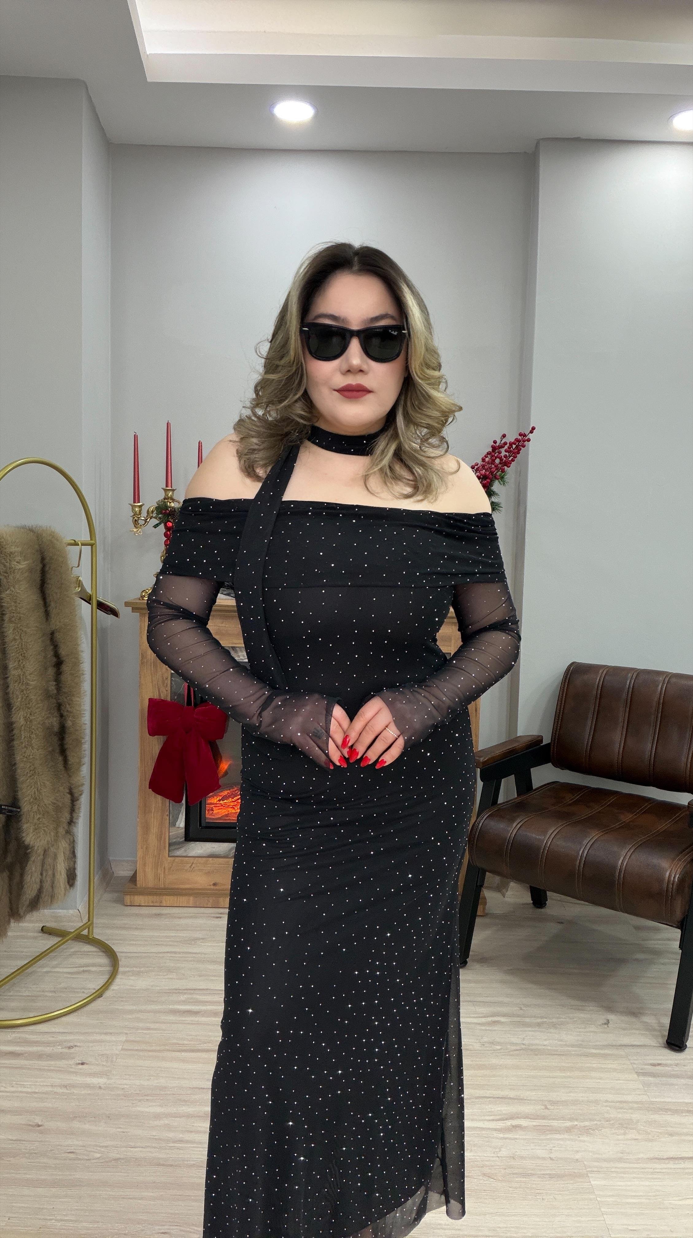 MADONNA YAKA TAŞLI TÜL FULARLI ELBİSE SİYAH
