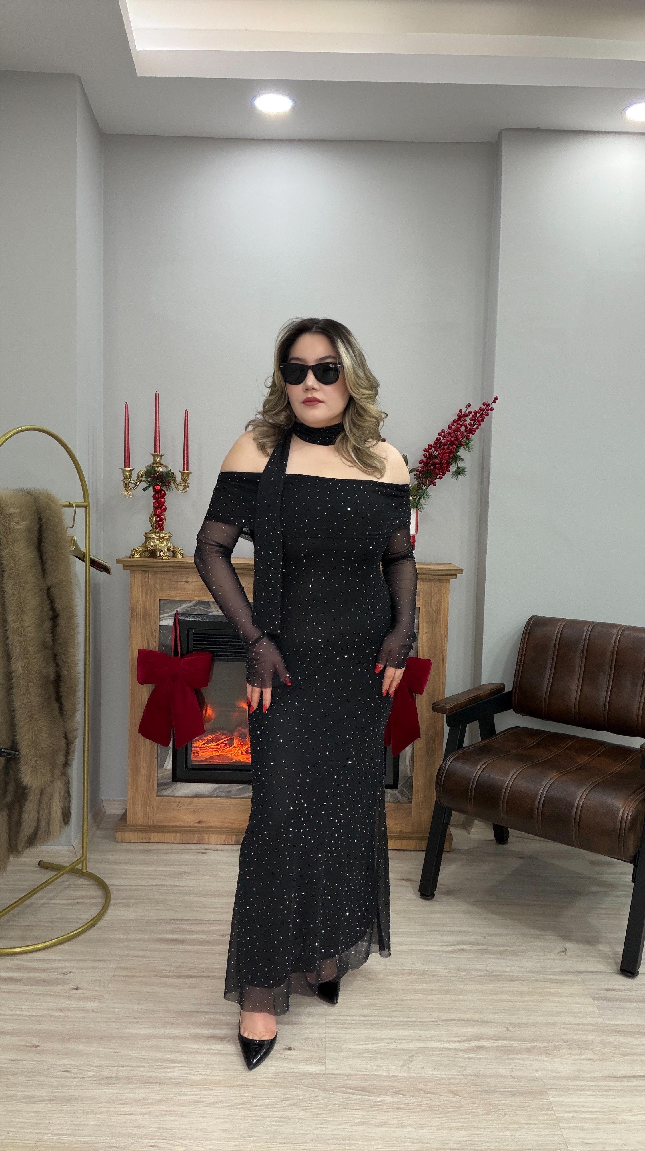 MADONNA YAKA TAŞLI TÜL FULARLI ELBİSE SİYAH