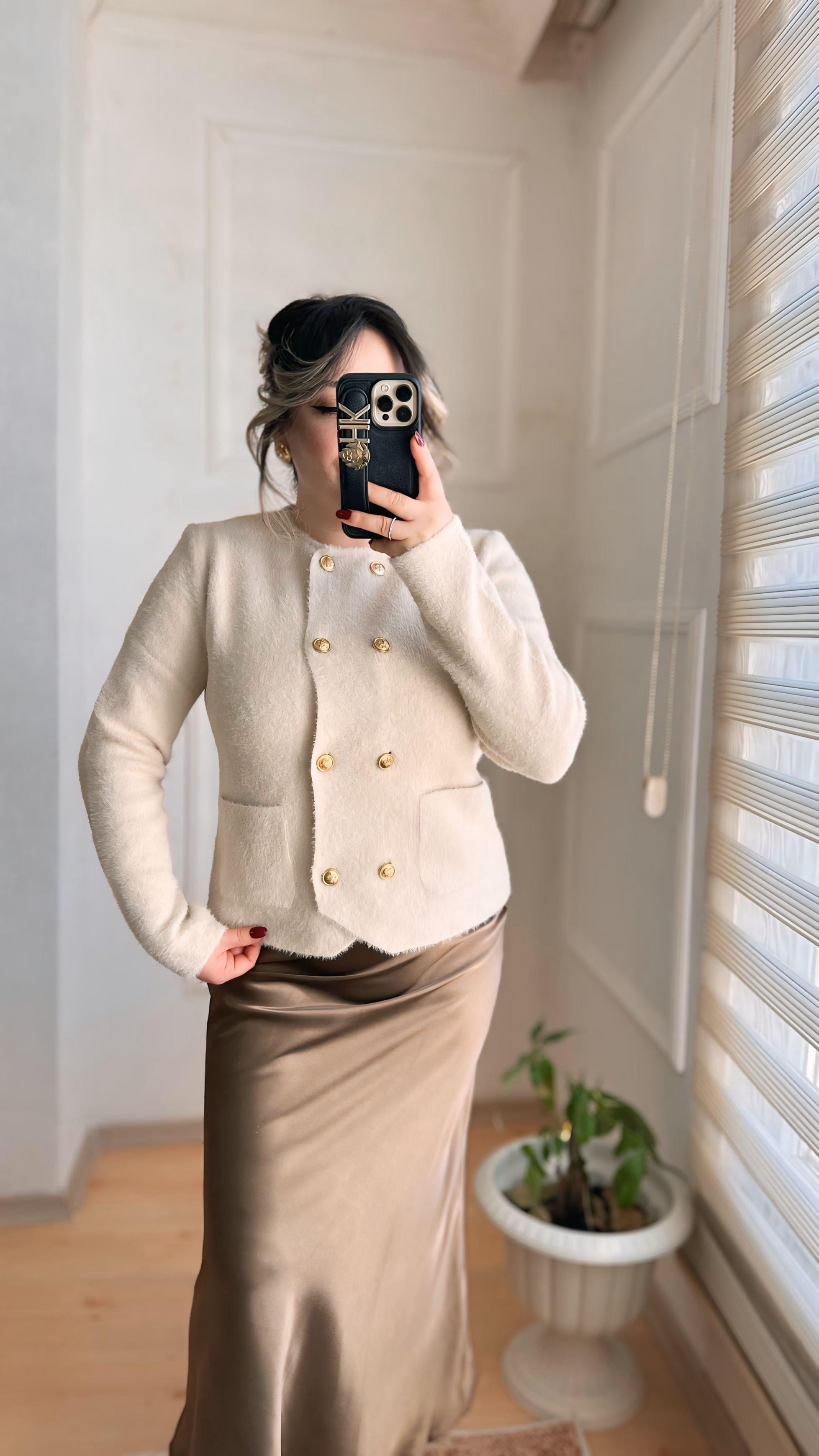 MASSİ GOLD DÜĞMELİ ANGORA HIRKA EKRU
