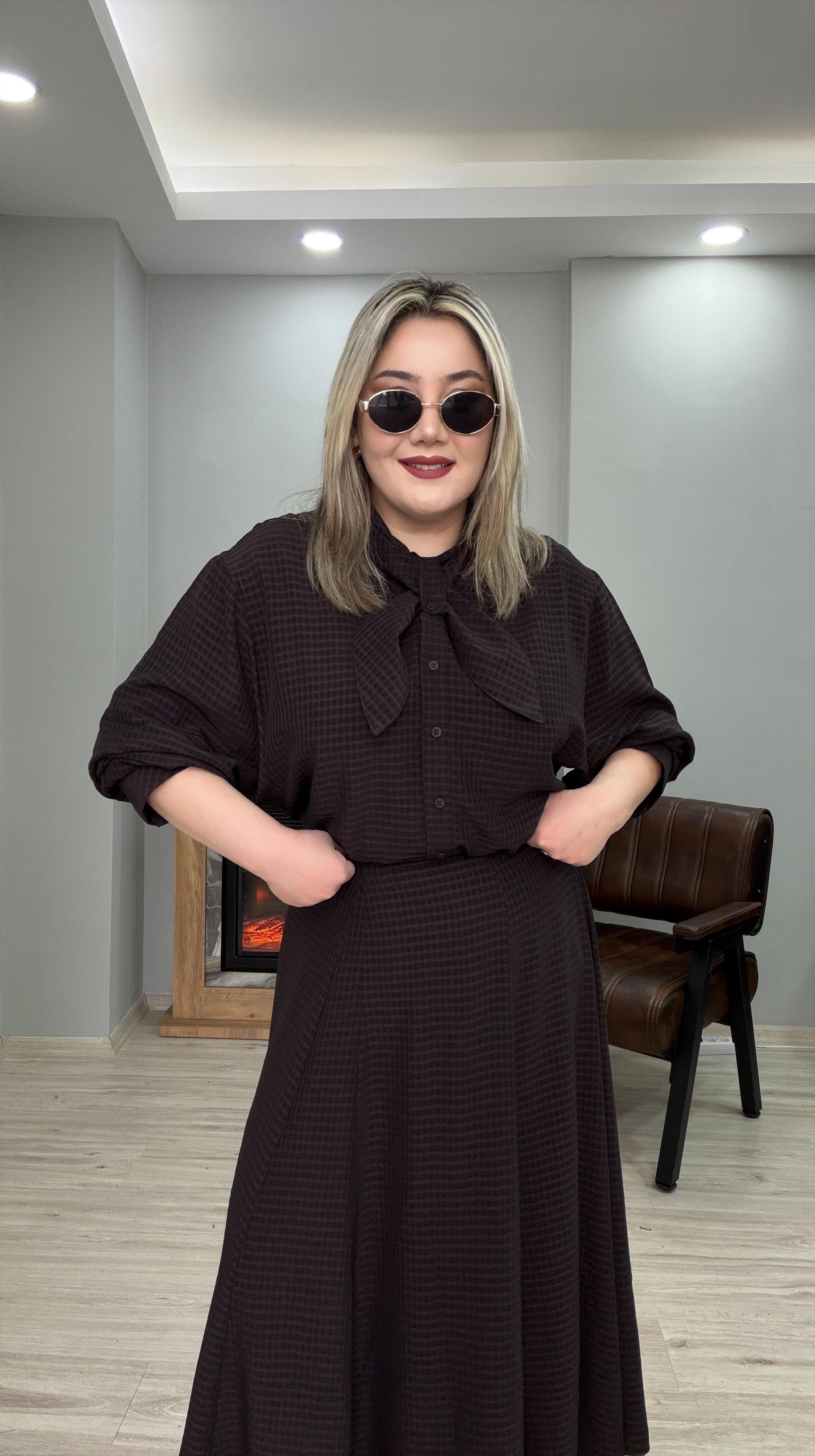 MİNİ EKOSE DESEN FULAR YAKA GÖMLEK KAHVE 