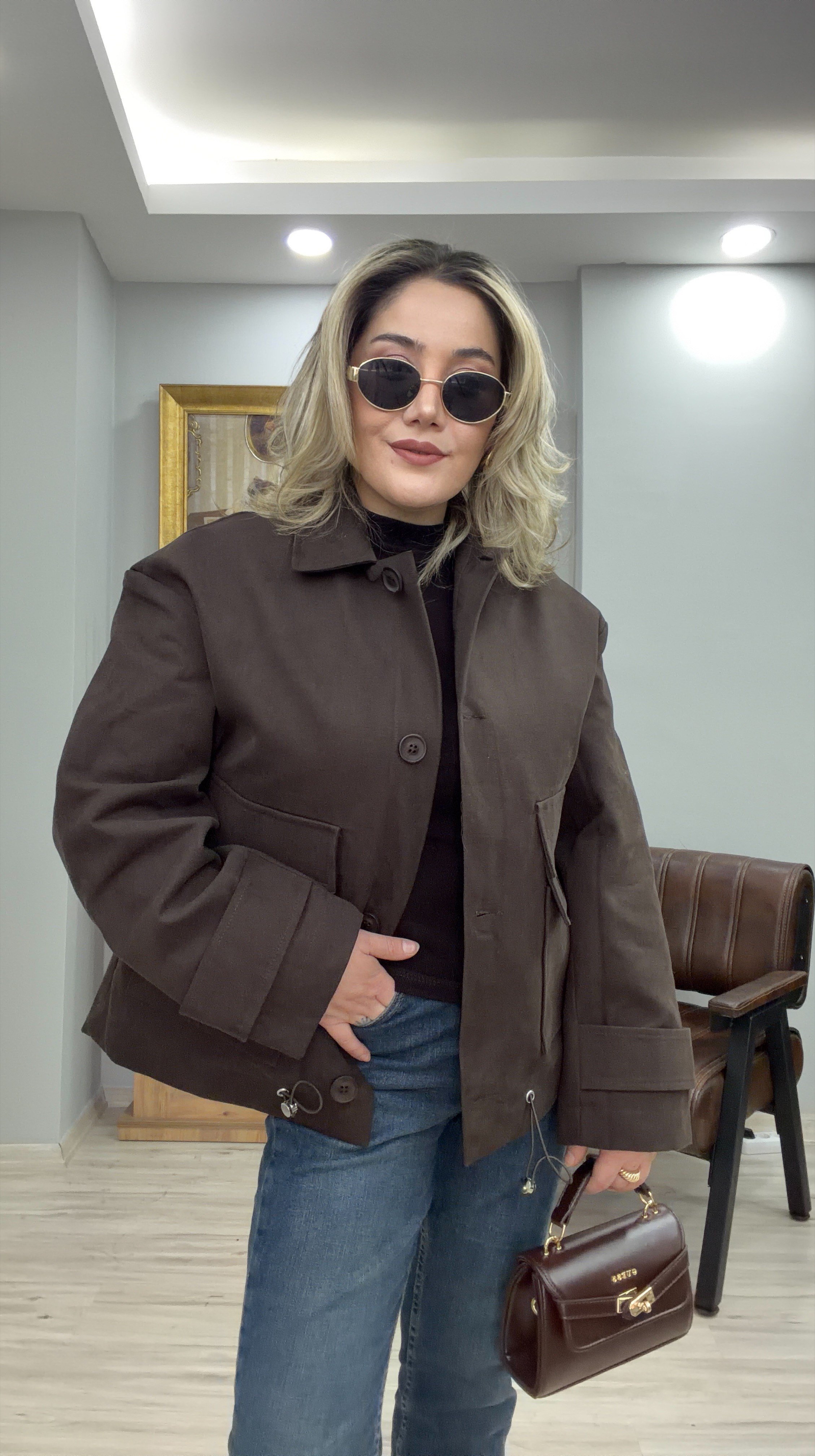 NAKIŞLI ÇIKARILABİLİR PELERİNLİ CEKET KAHVE