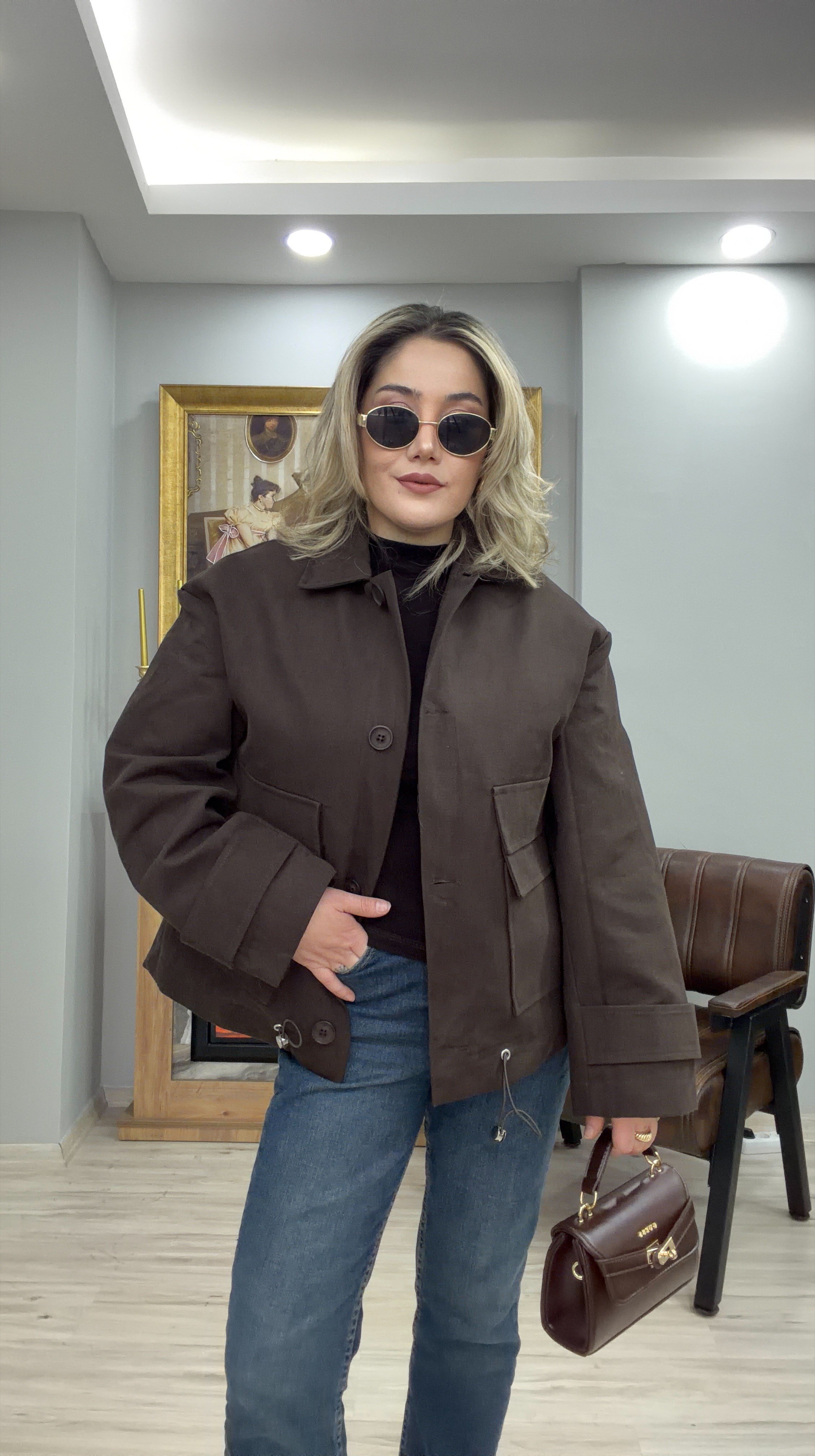 NAKIŞLI ÇIKARILABİLİR PELERİNLİ CEKET KAHVE