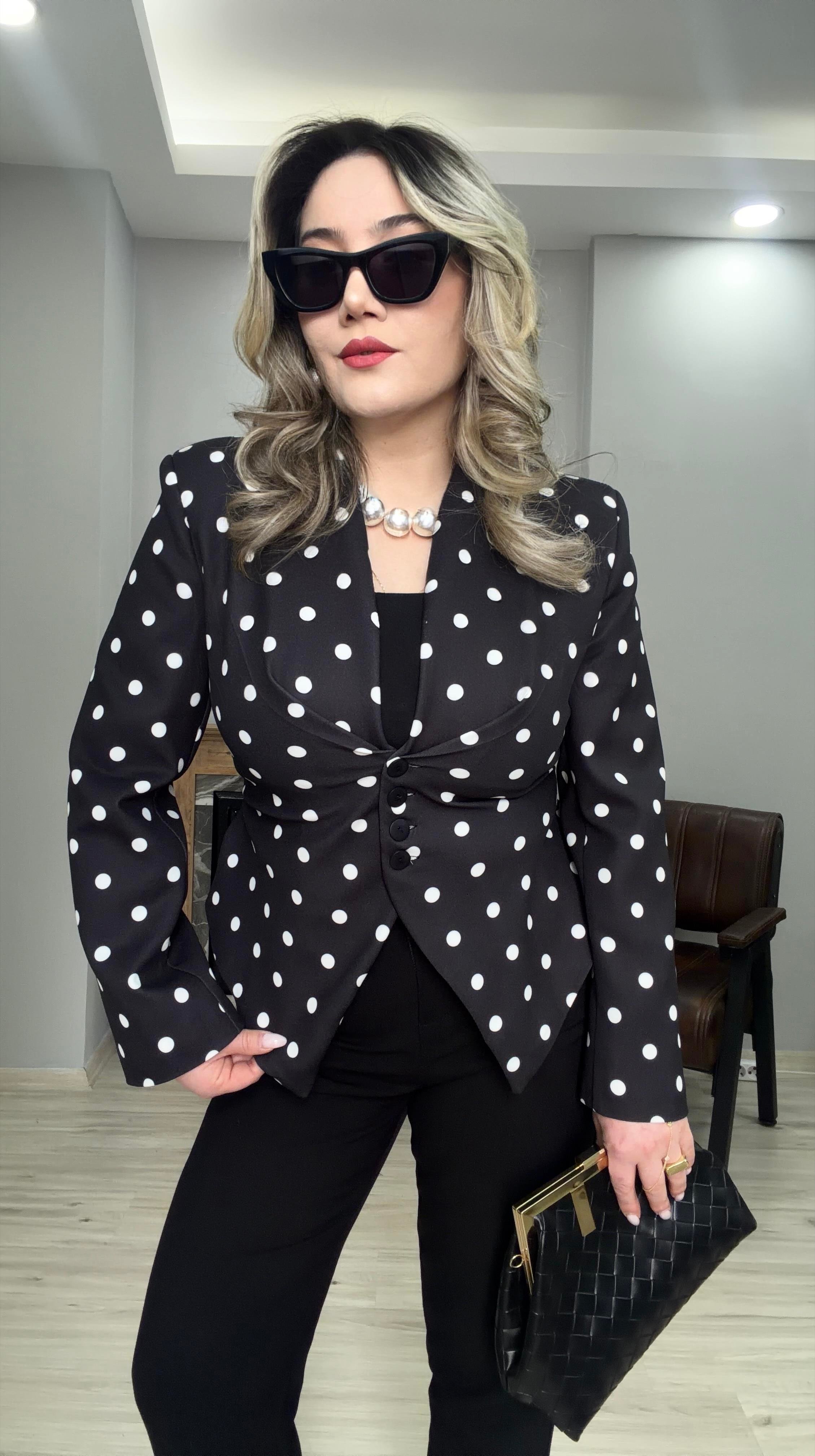 PUANTİYELİ DÜĞMELİ KUŞAKLI CEKET