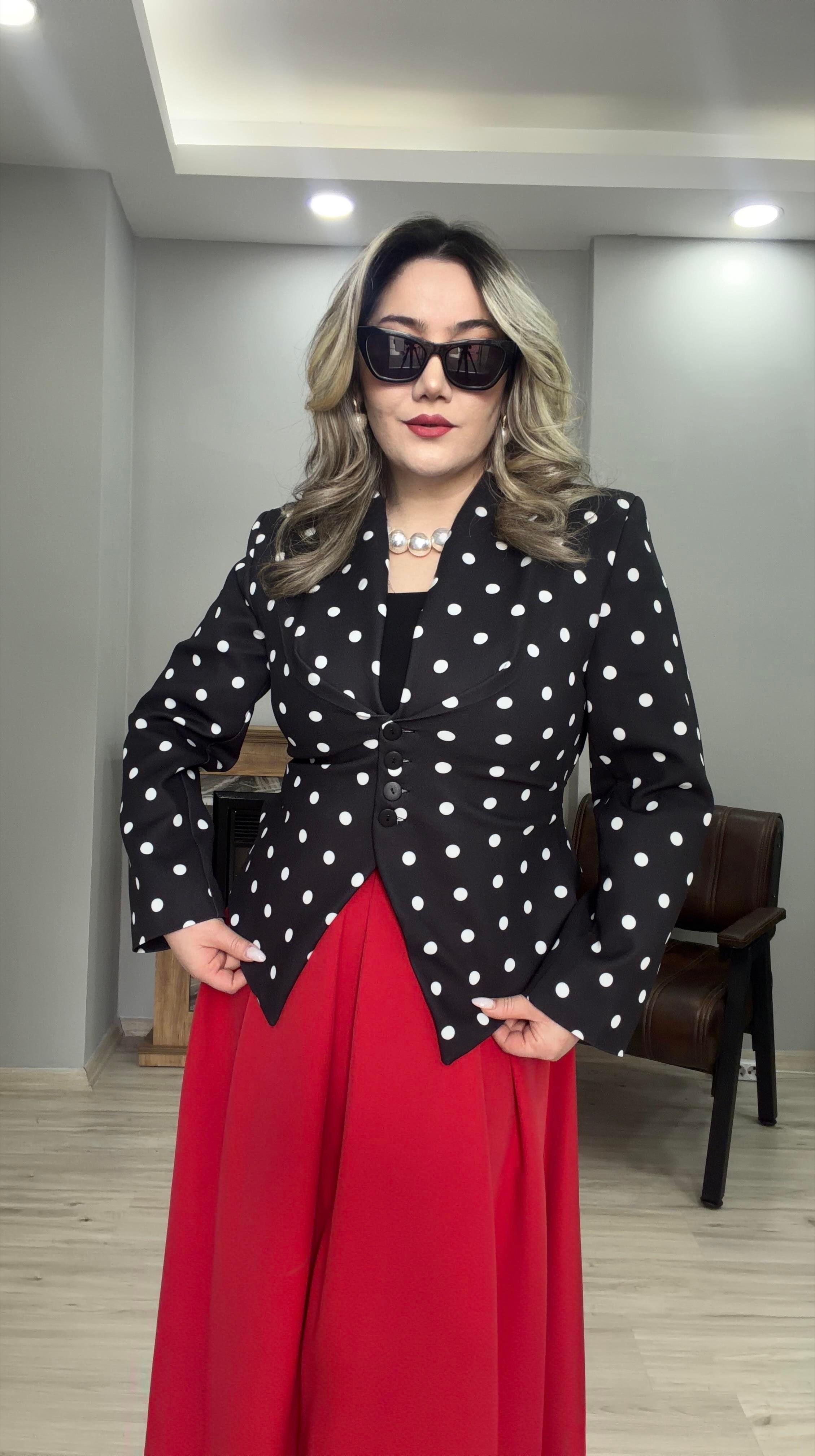 PUANTİYELİ DÜĞMELİ KUŞAKLI CEKET