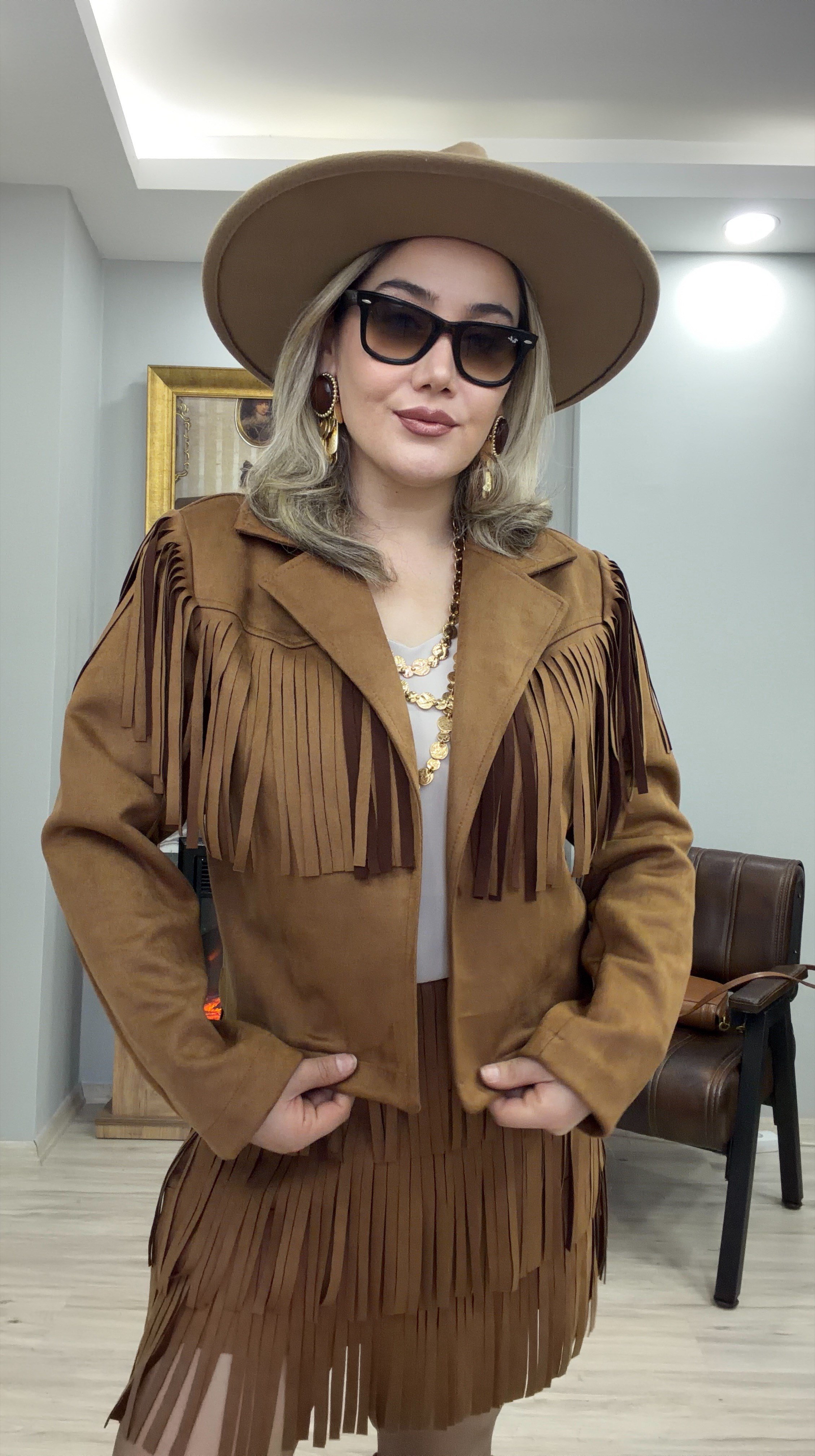 PÜSKÜL DETAYLI SÜET CEKET TABA