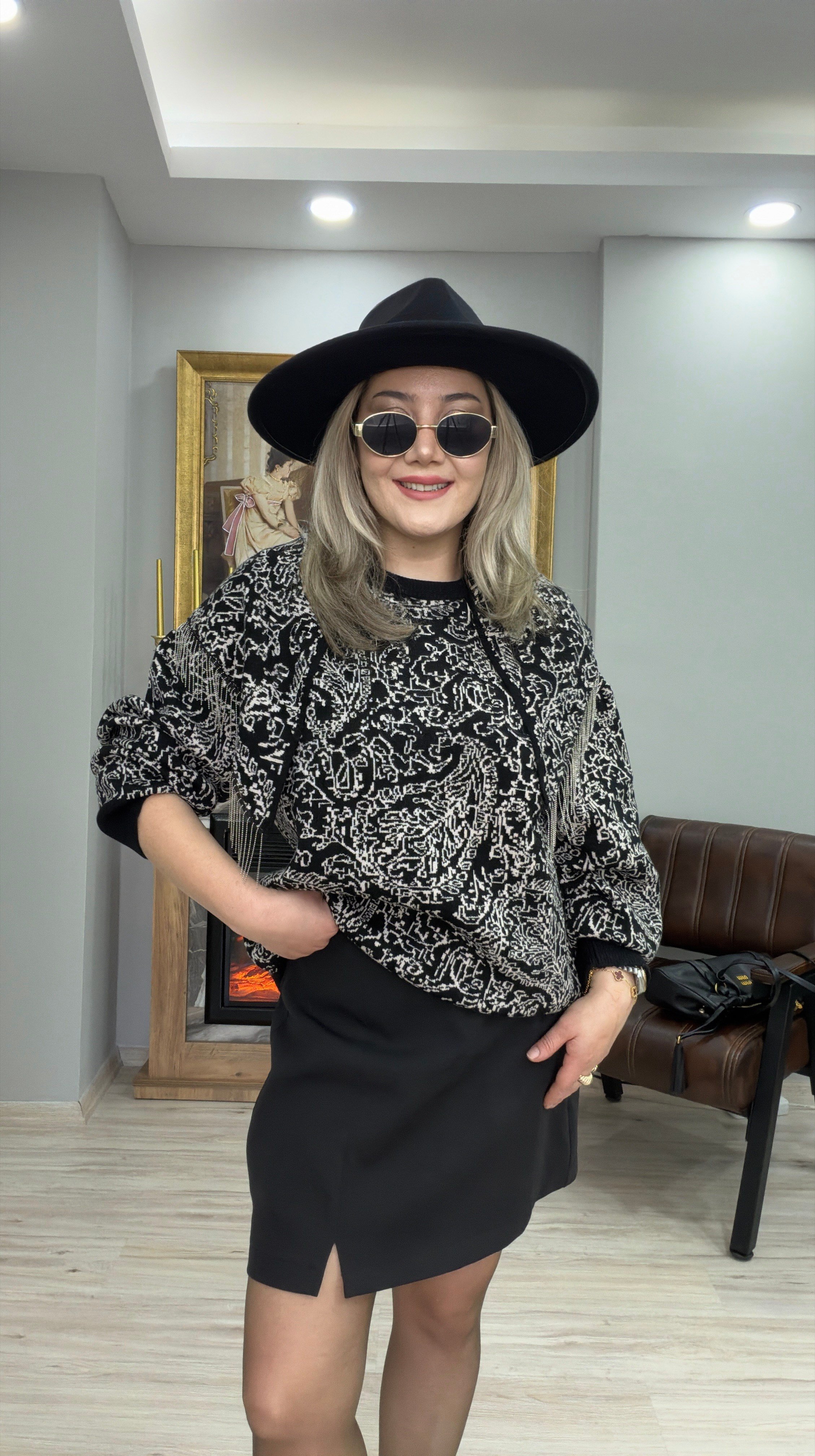 ŞAL DETAYLI DESENLİ KAZAK SİYAH