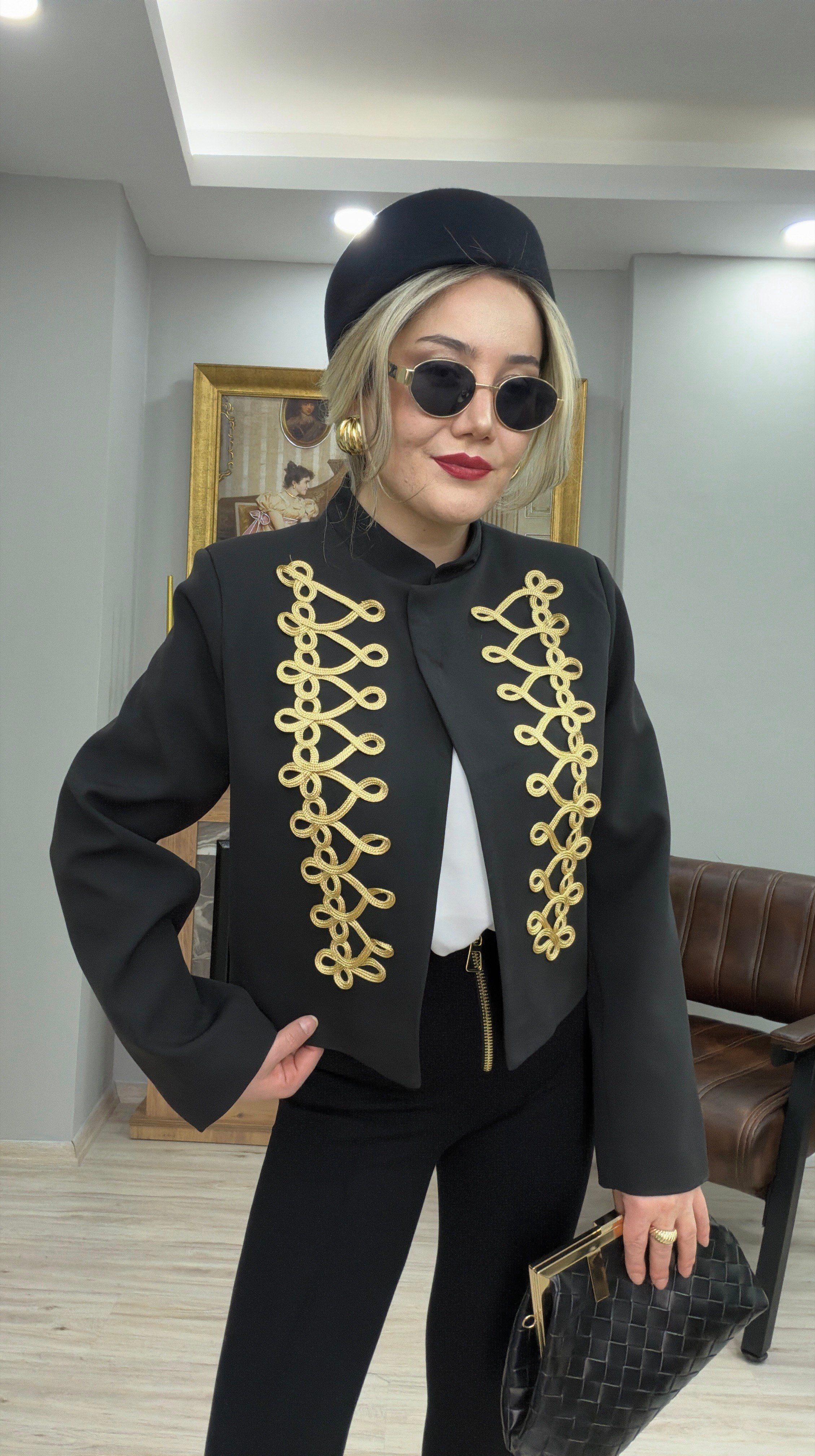 SIRMA NAKIŞLI DÜĞMELİ CROP CEKET