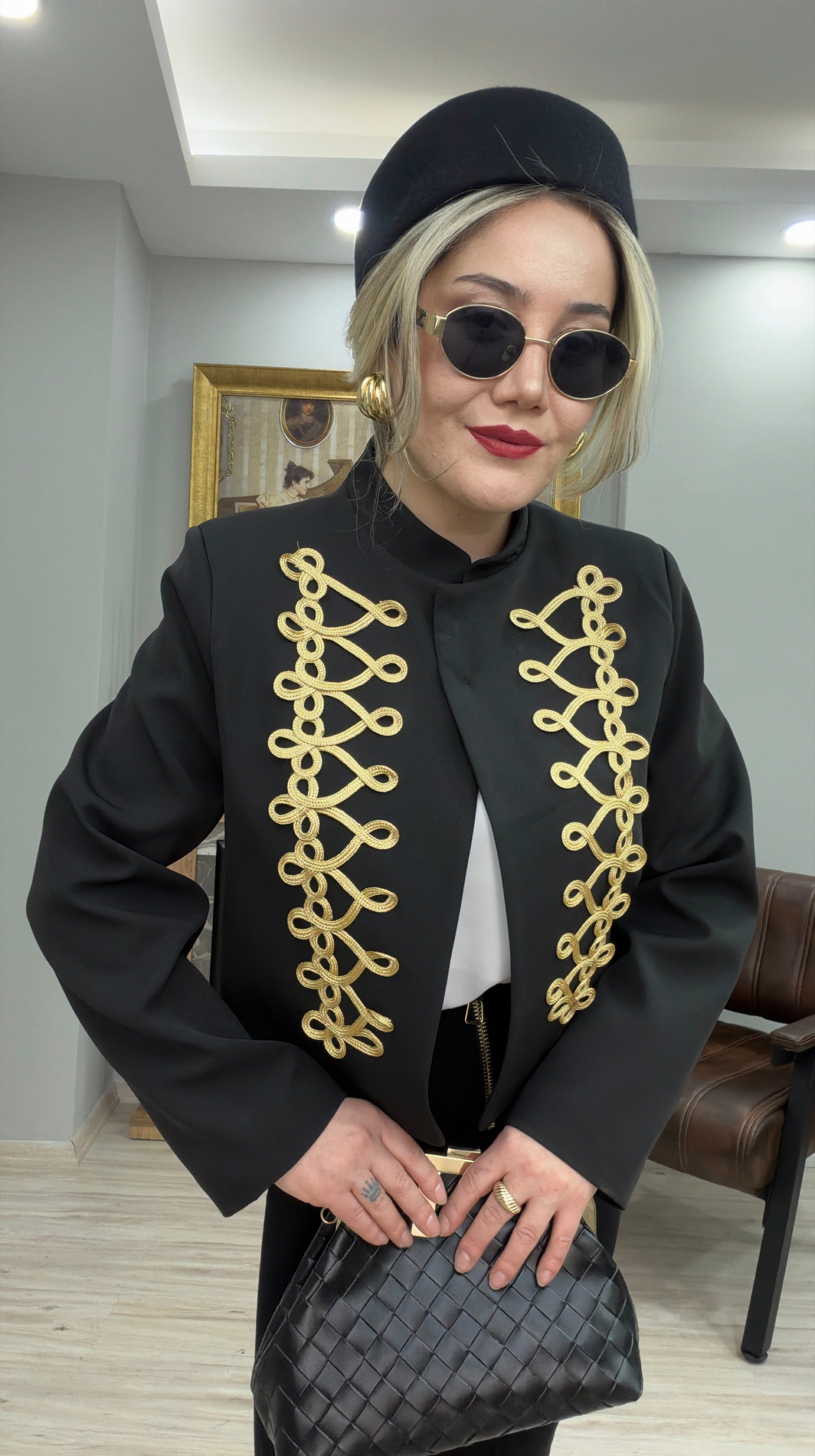 SIRMA NAKIŞLI DÜĞMELİ CROP CEKET