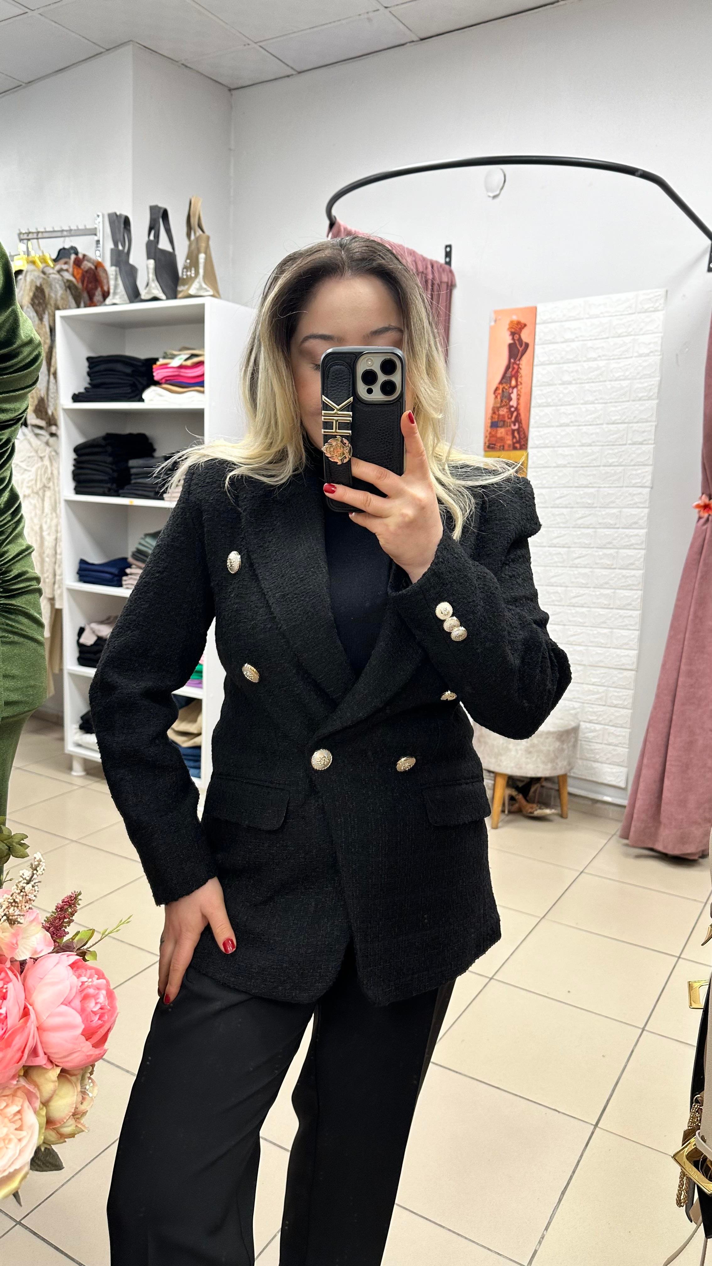Siyah kruvaze yaka tüvit ceket