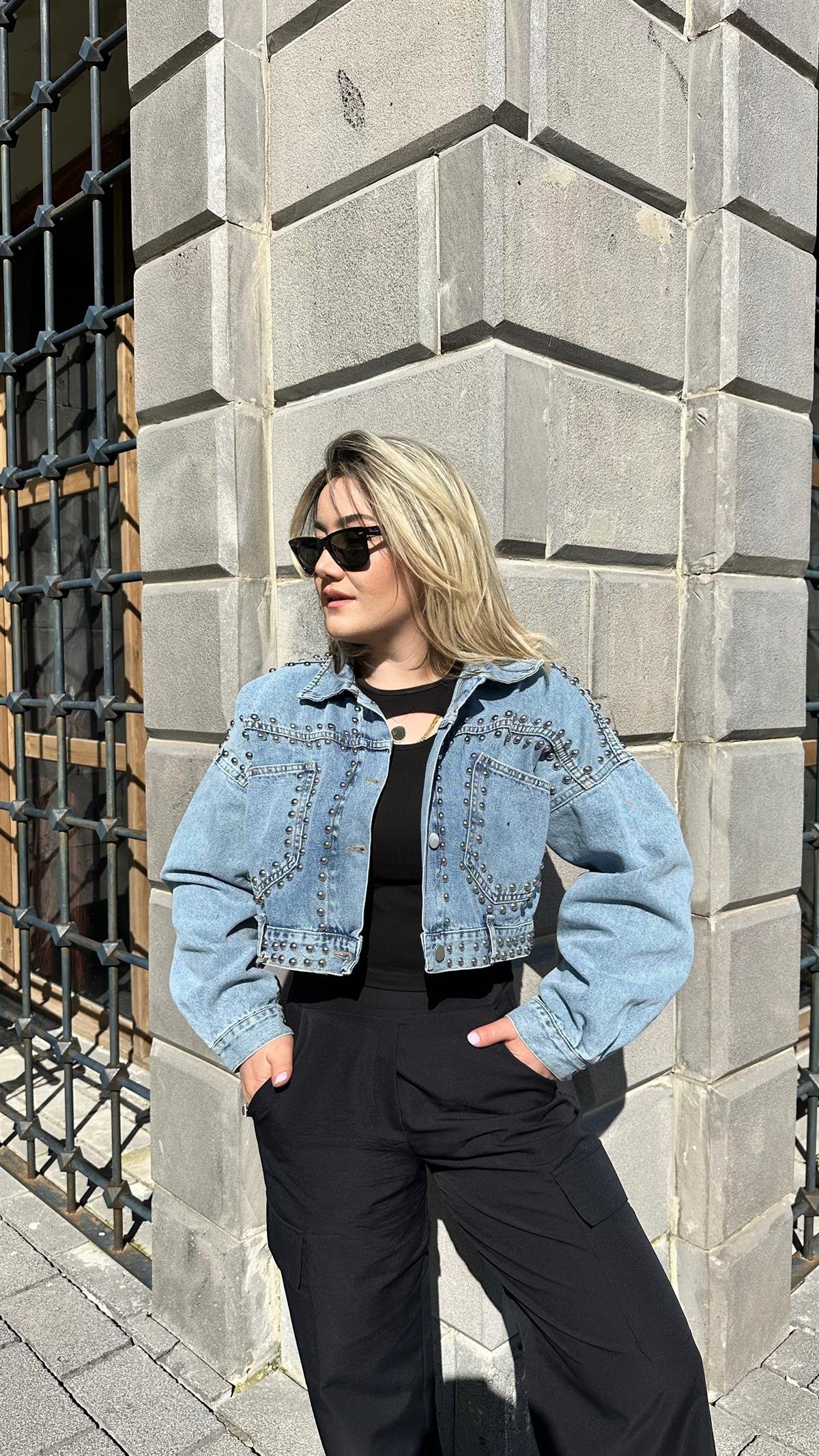 Tasarım Zımbalı Jean Ceket