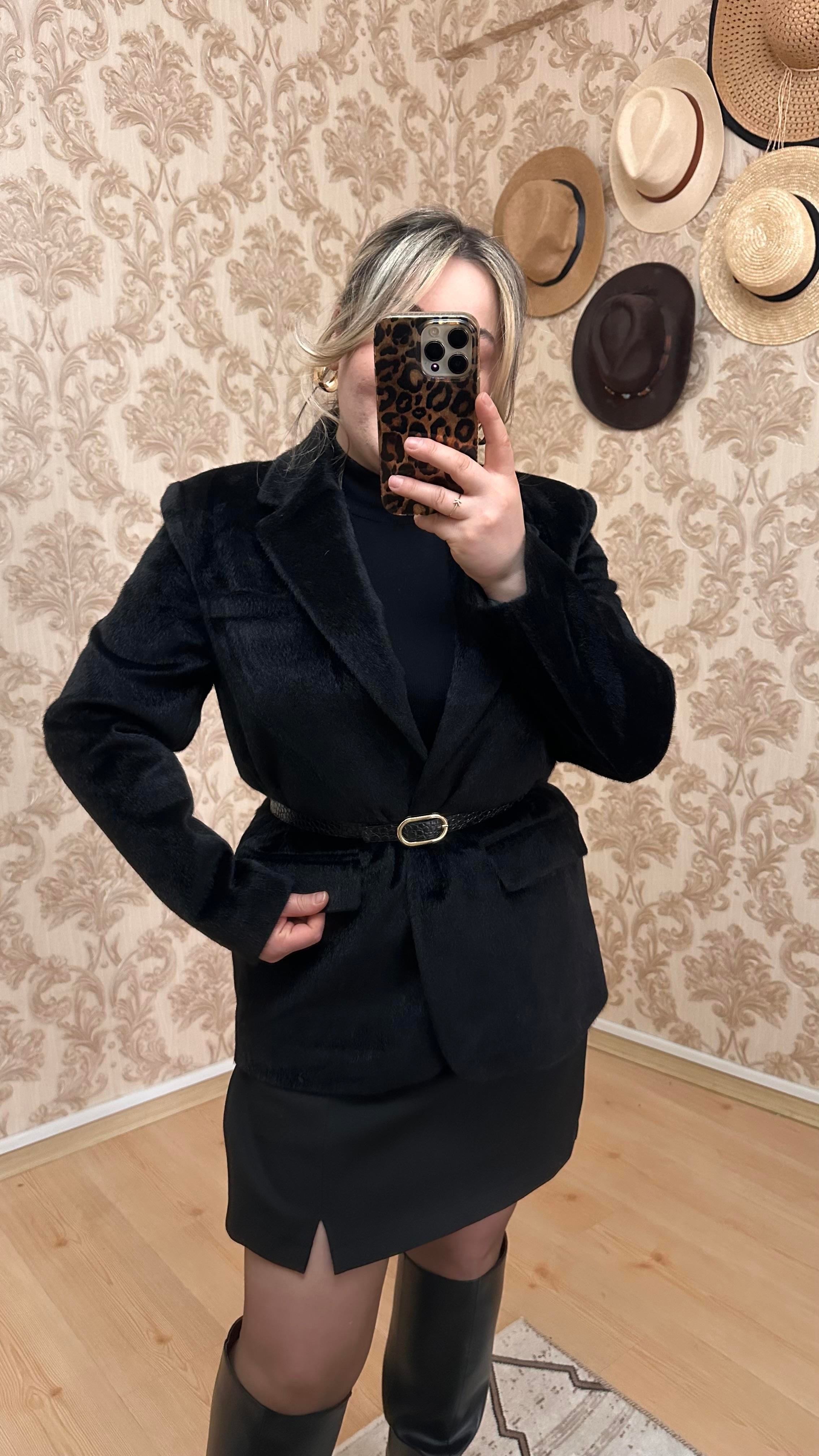 TAY TÜYLÜ KEMERLİ BLAZER 