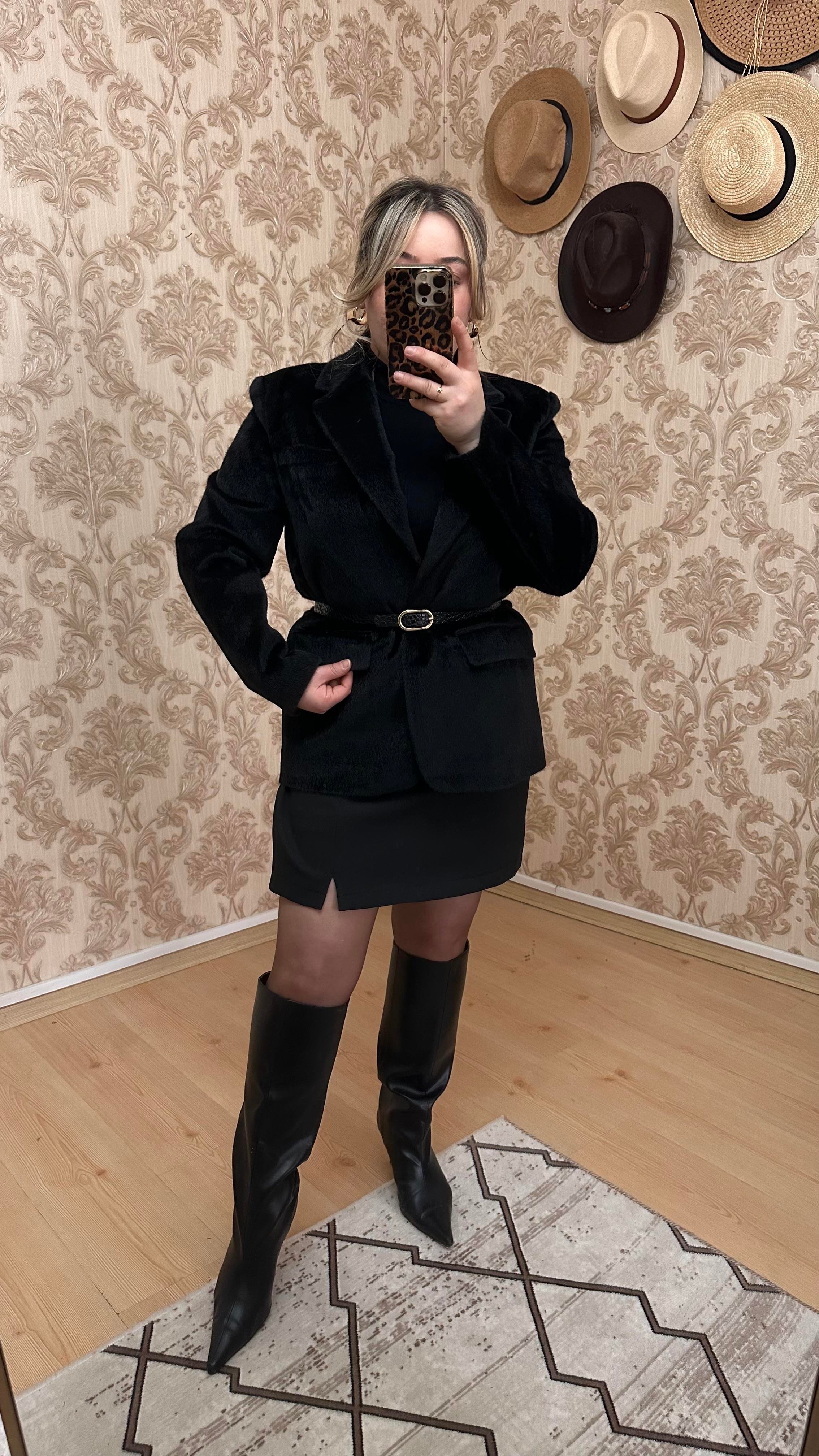 TAY TÜYLÜ KEMERLİ BLAZER 