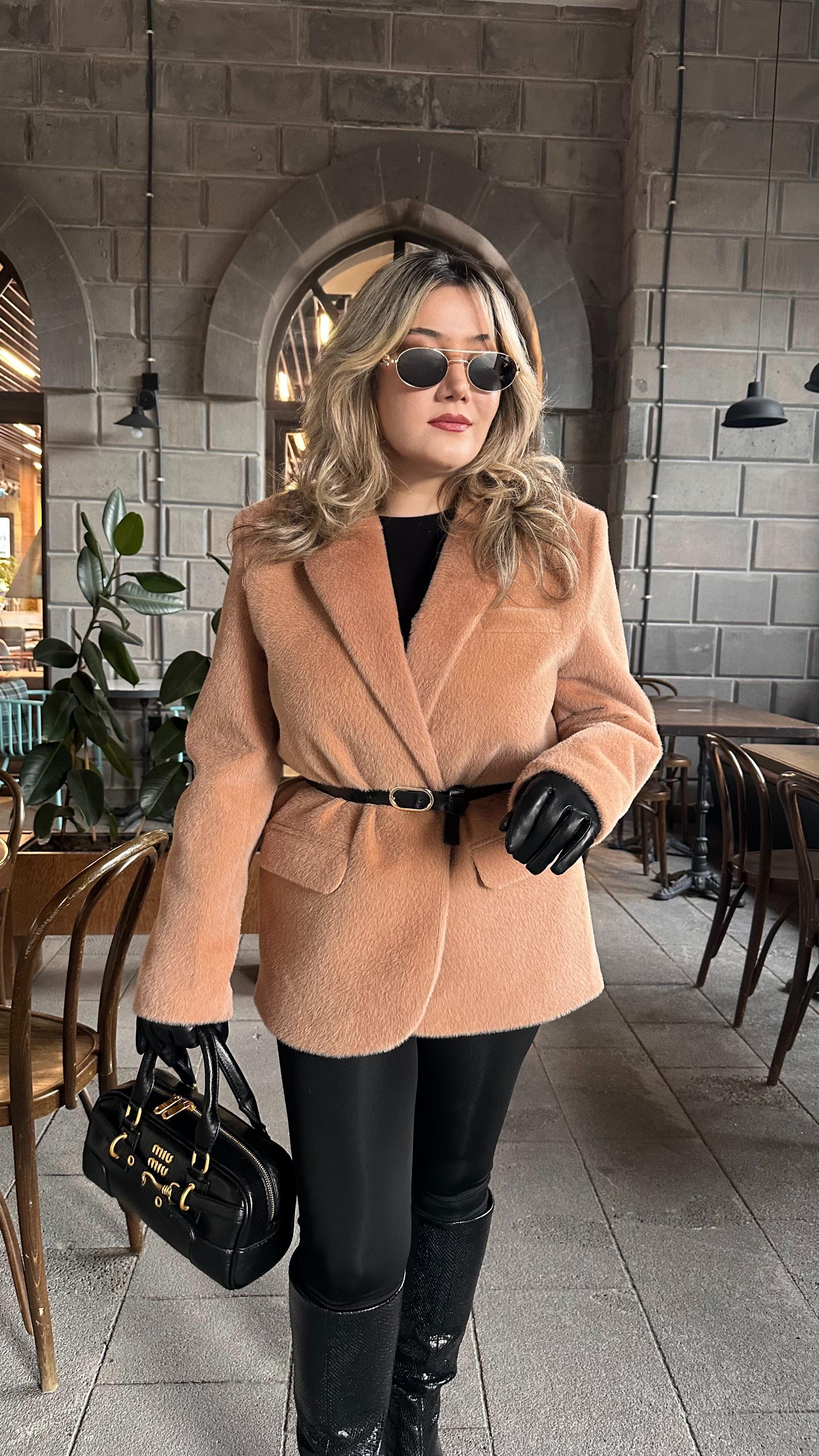 TAY TÜYLÜ KEMERLİ BLAZER CEKET CAMEL