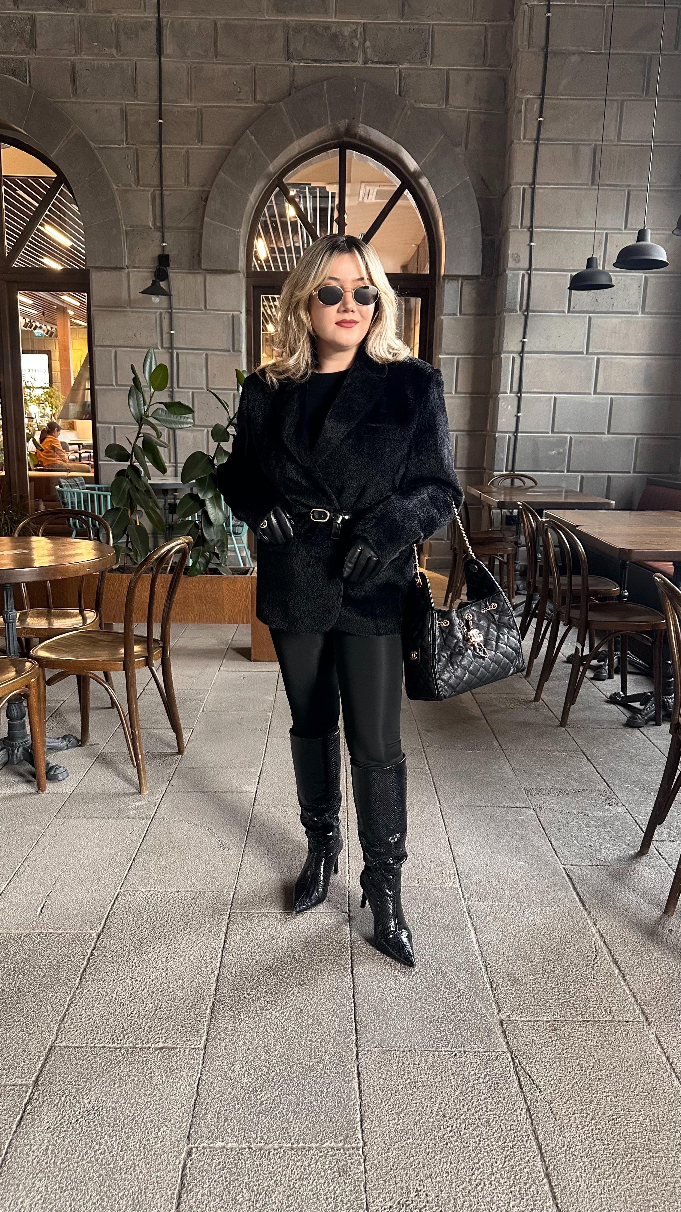 TAY TÜYLÜ KEMERLİ BLAZER CEKET SİYAH
