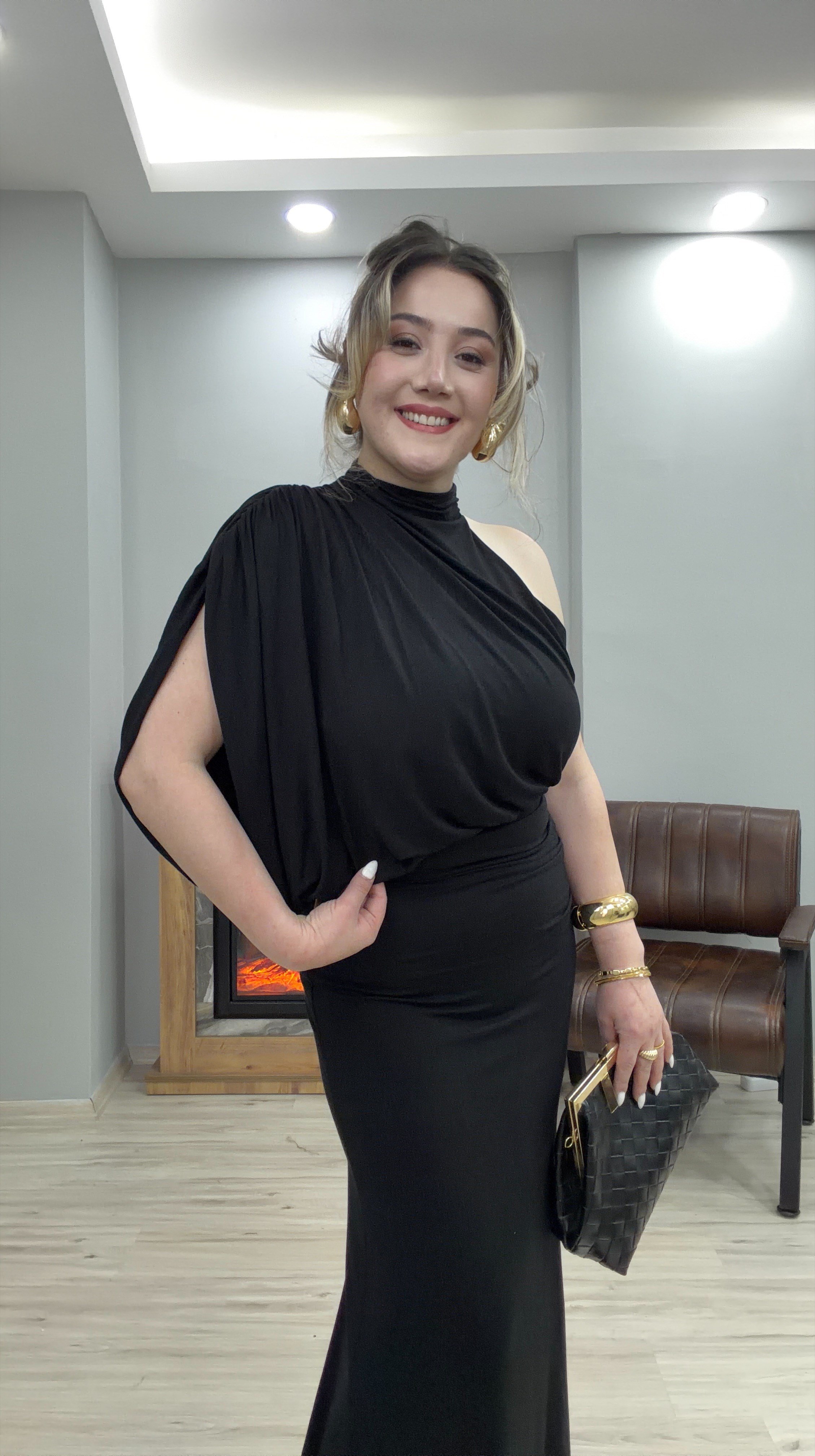 TEK OMUZ DRAPELİ ELBİSE SİYAH