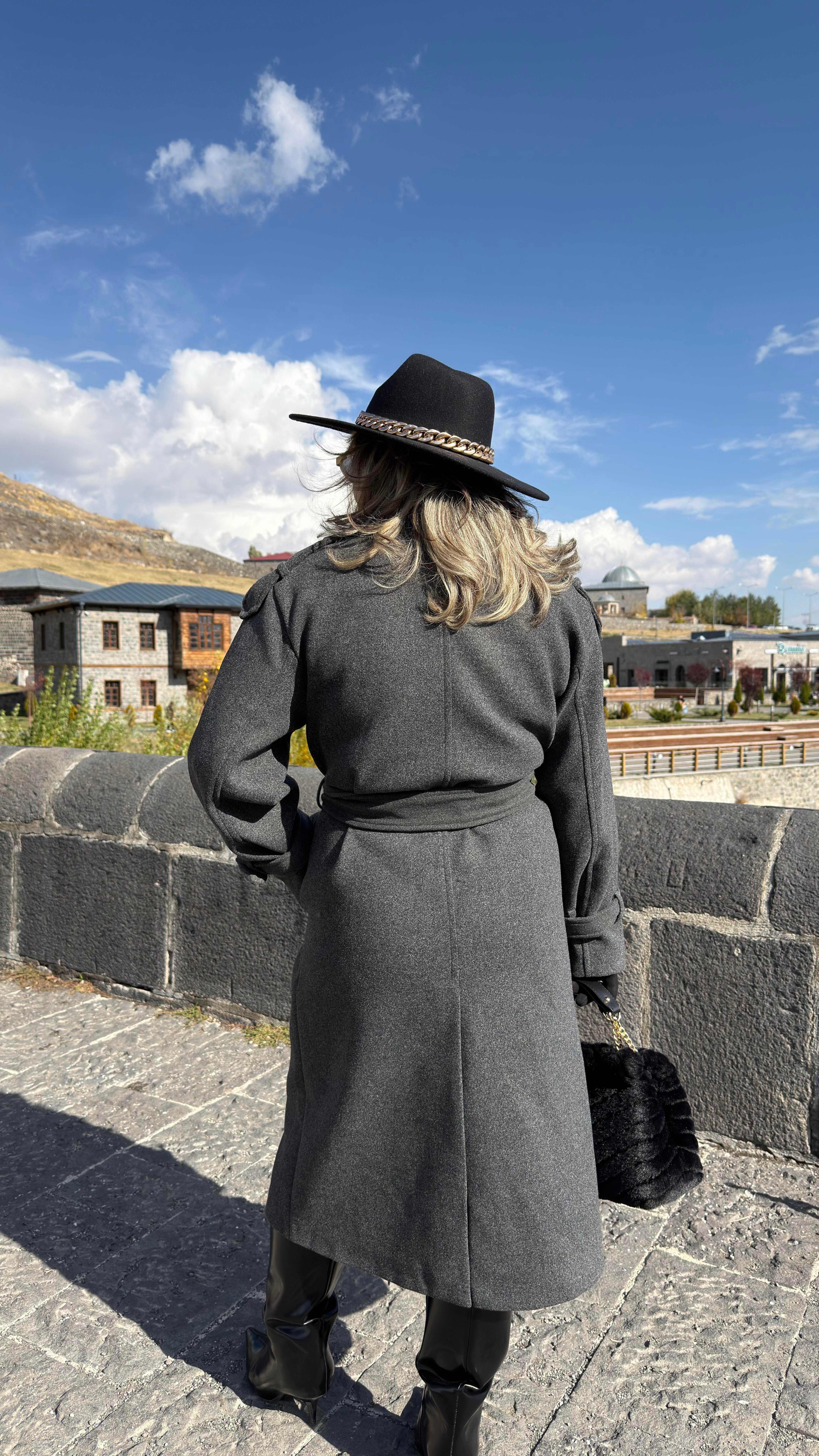TRENÇ MODEL BELDEN KUŞAKLI KAŞE KABAN ANTRASİT