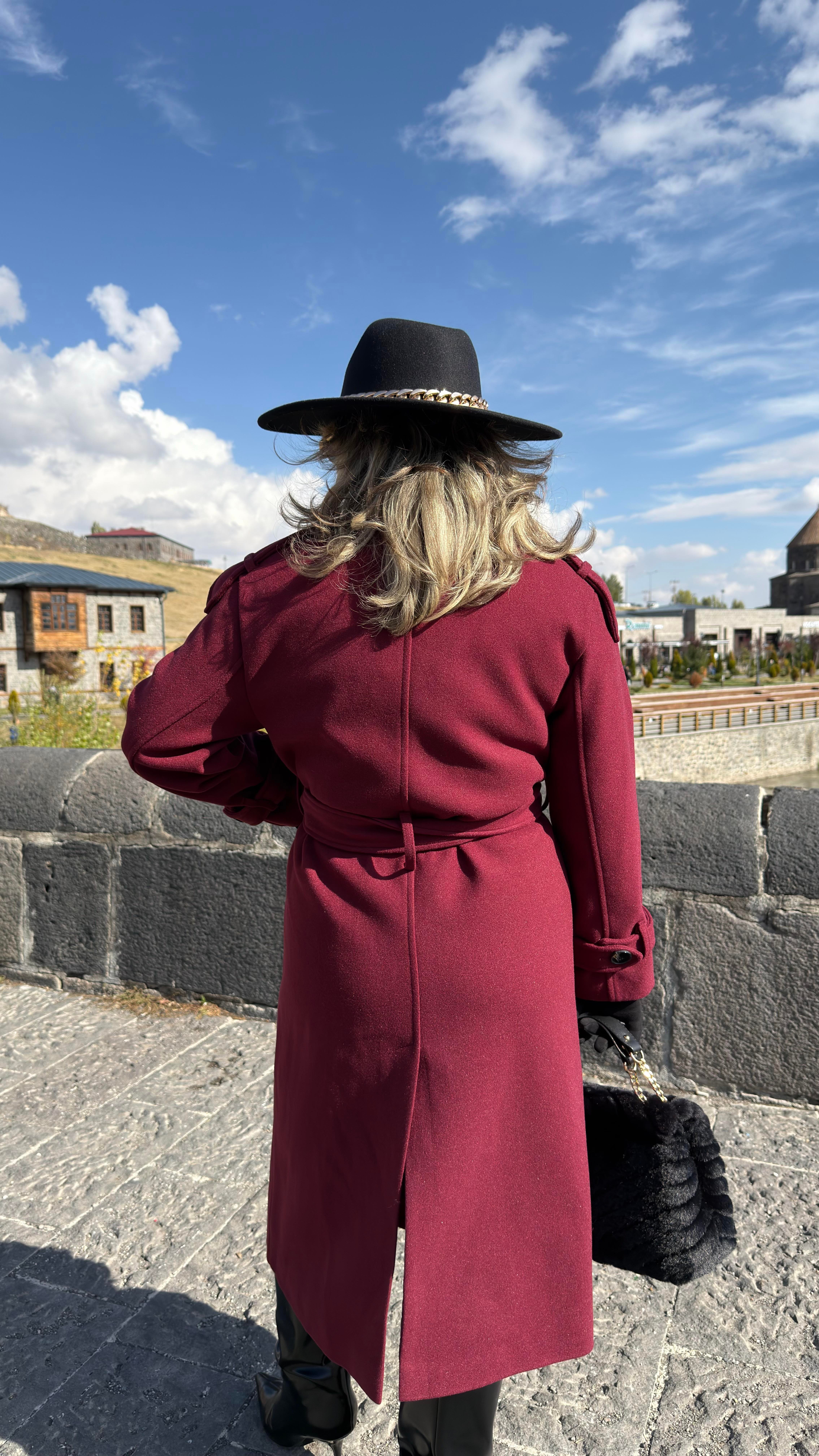 TRENÇ MODEL BELDEN KUŞAKLI KAŞE KABAN  BORDO