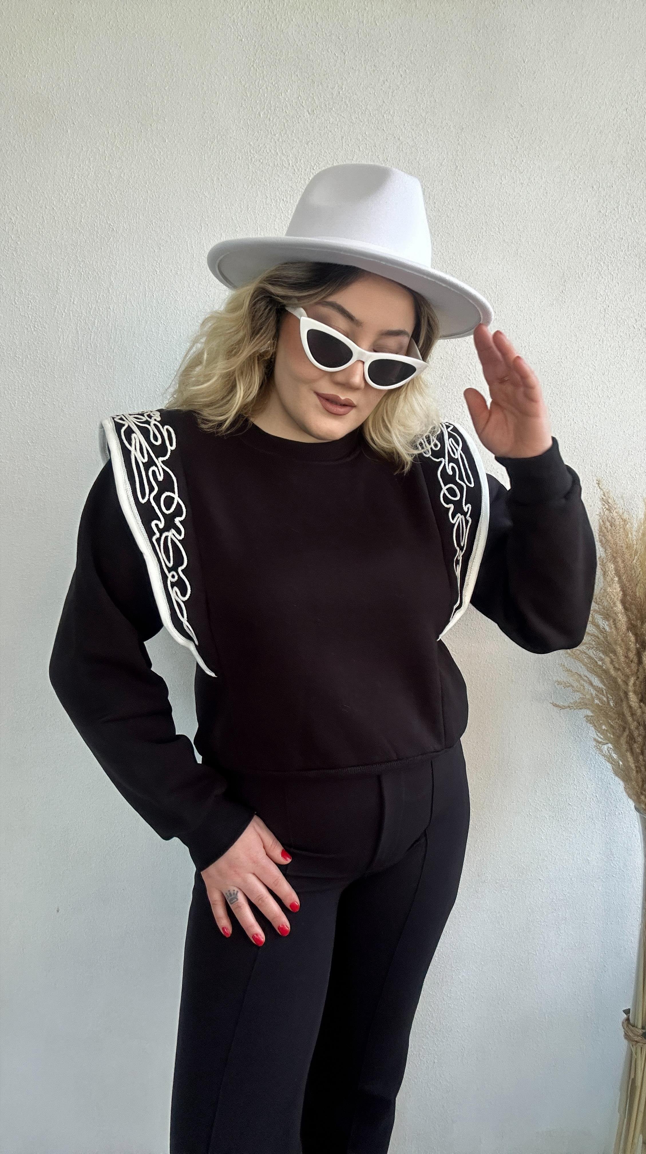 Vatka görünümlü beyaz biyeli sweat siyah
